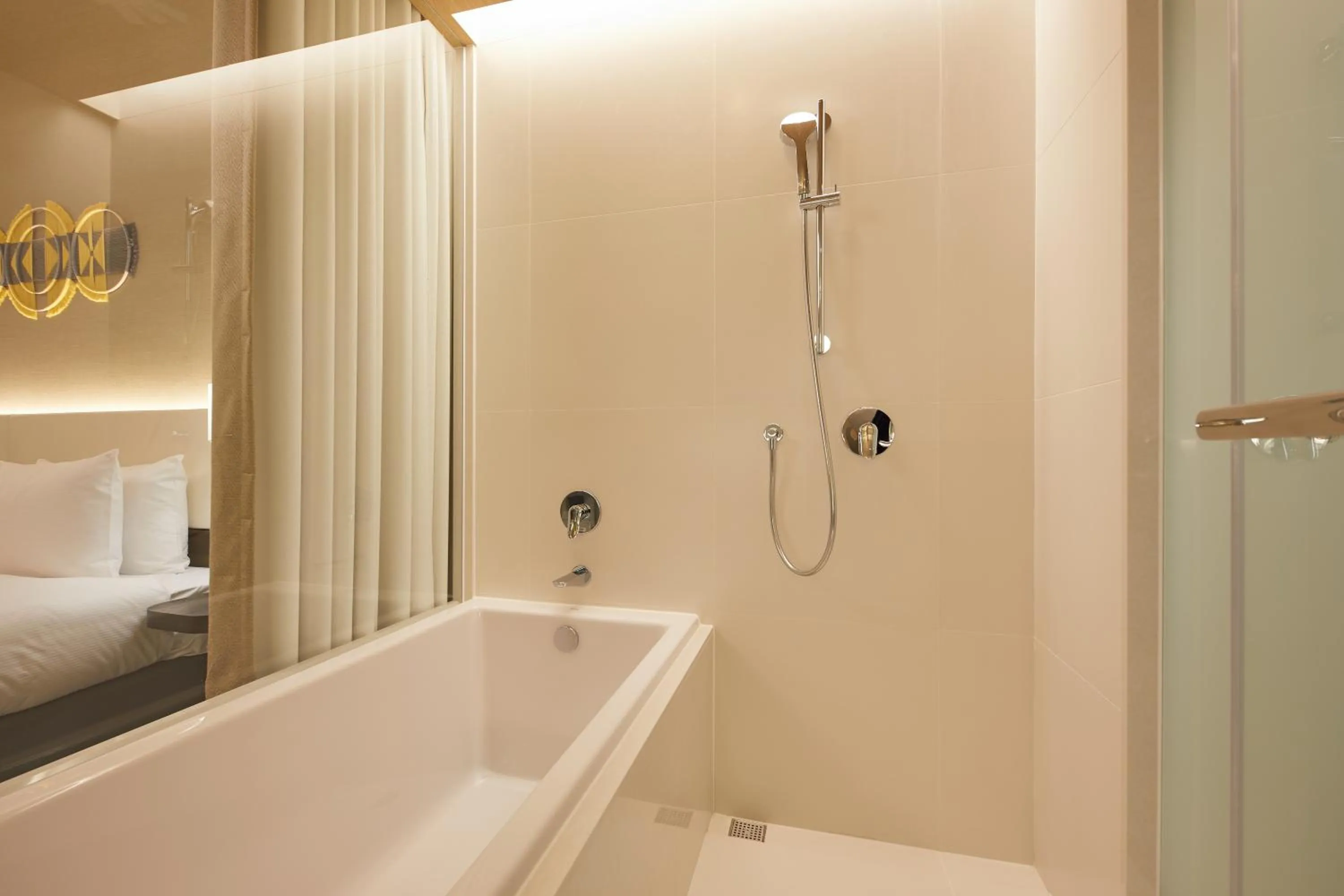 Bathroom, Bed in MGH Mitsui Garden Hotel Taipei Zhongxiao