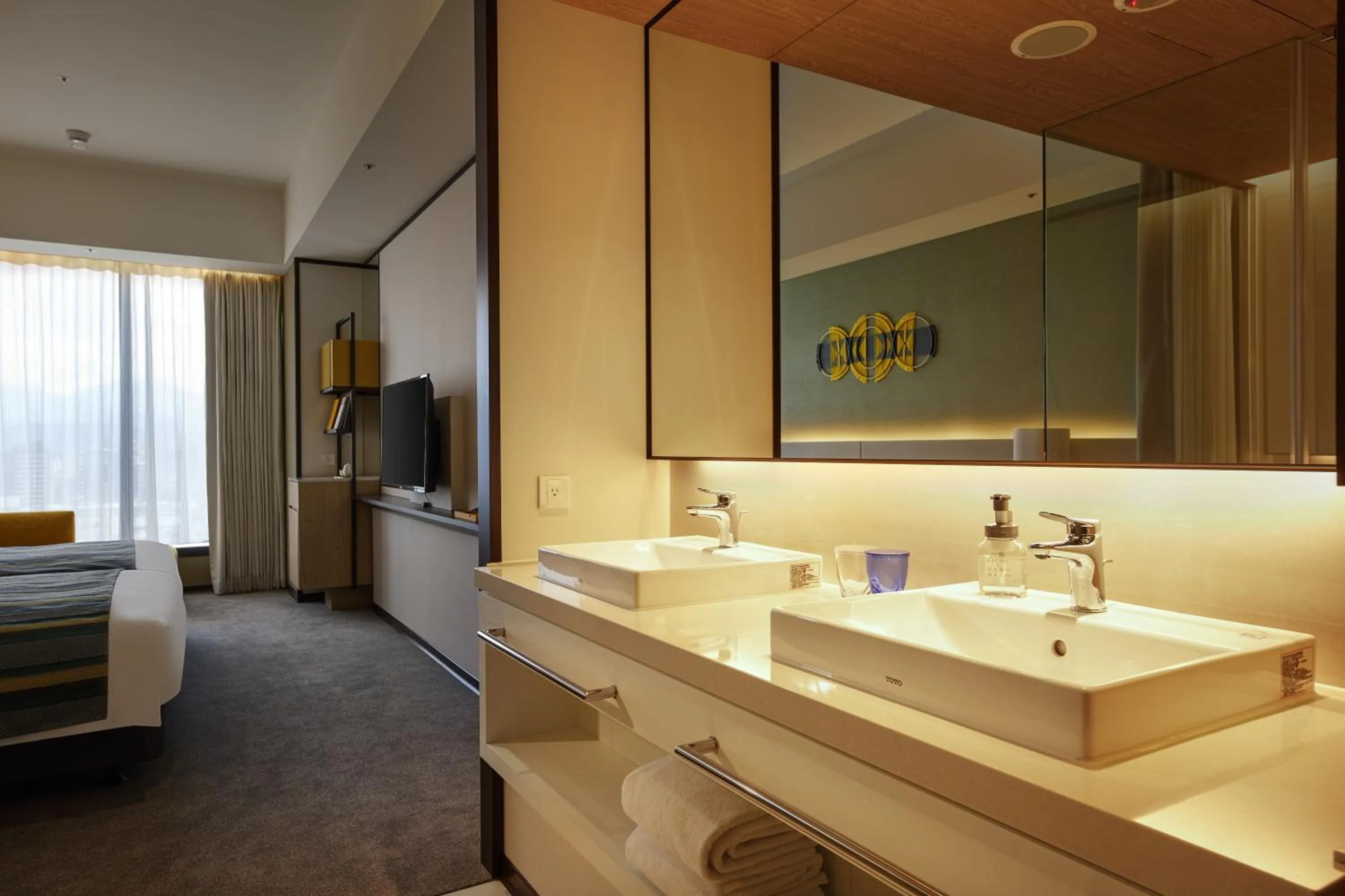 Bathroom, Bed in MGH Mitsui Garden Hotel Taipei Zhongxiao