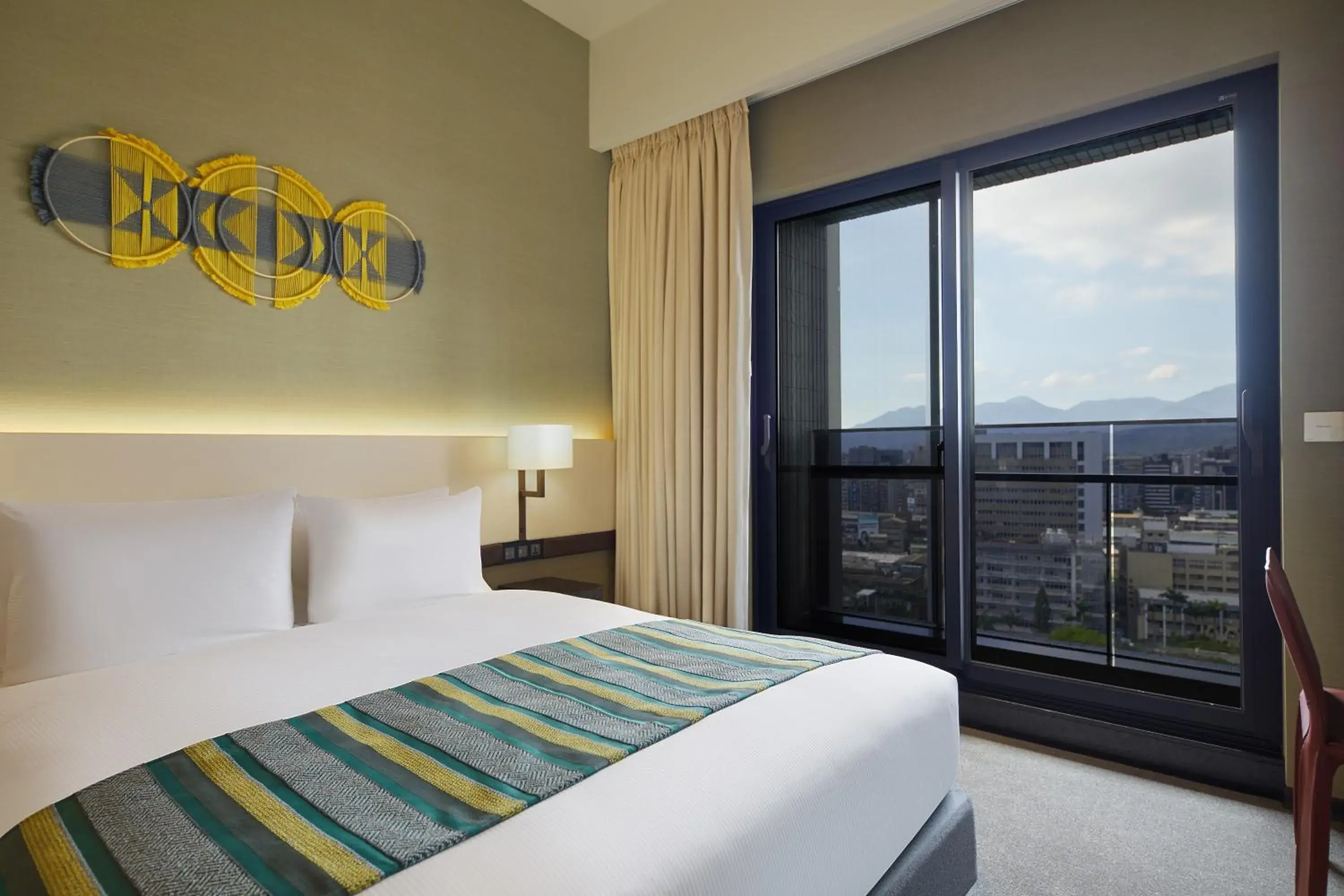 Balcony/Terrace, Bed in MGH Mitsui Garden Hotel Taipei Zhongxiao Balcony/Terrace, Bed in MGH Mitsui Garden Hotel Taipei Zhongxiao