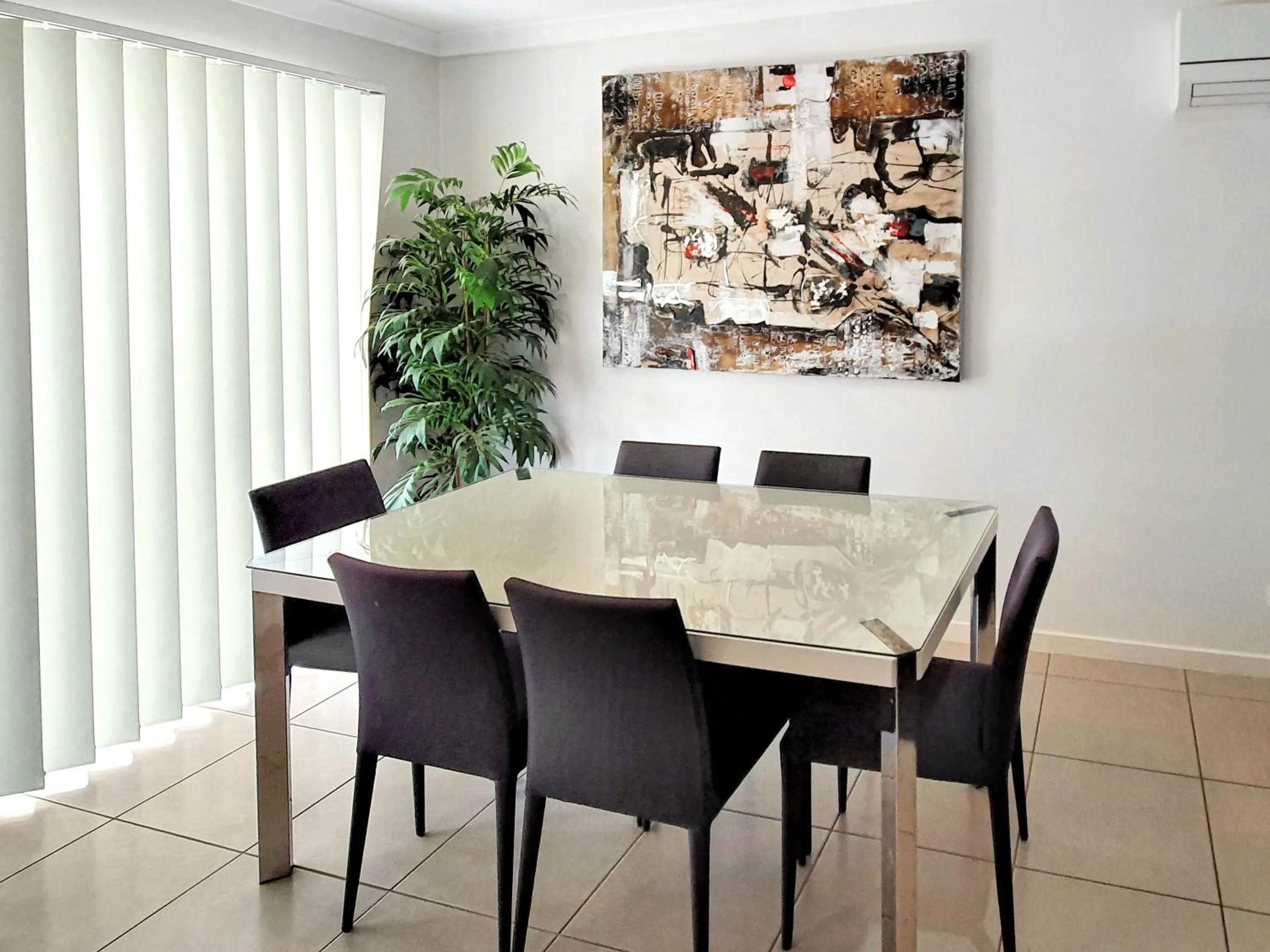 Dining area in Lillypilly Apartments