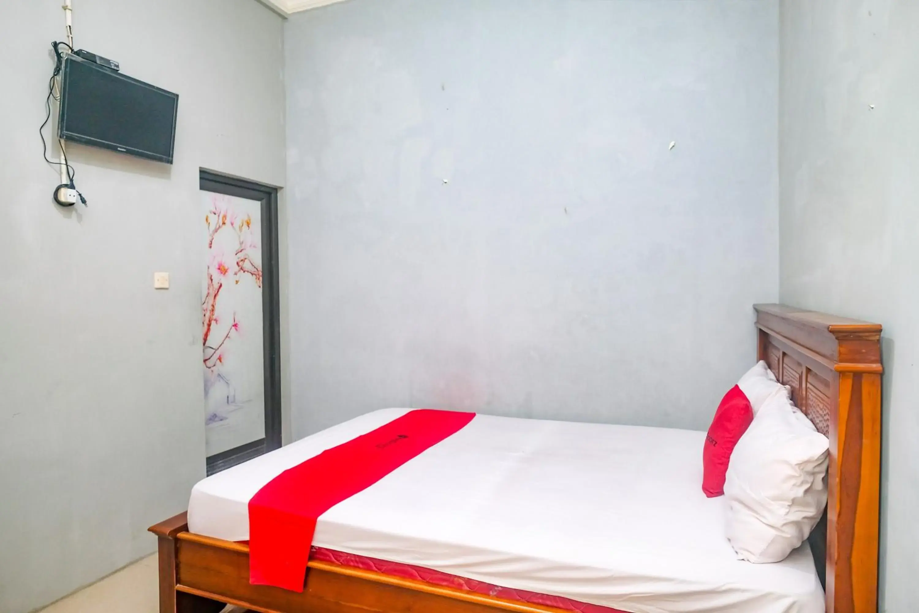 Bedroom, Bed in RedDoorz @ Jalan Kedawung Bedroom, Bed in RedDoorz @ Jalan Kedawung