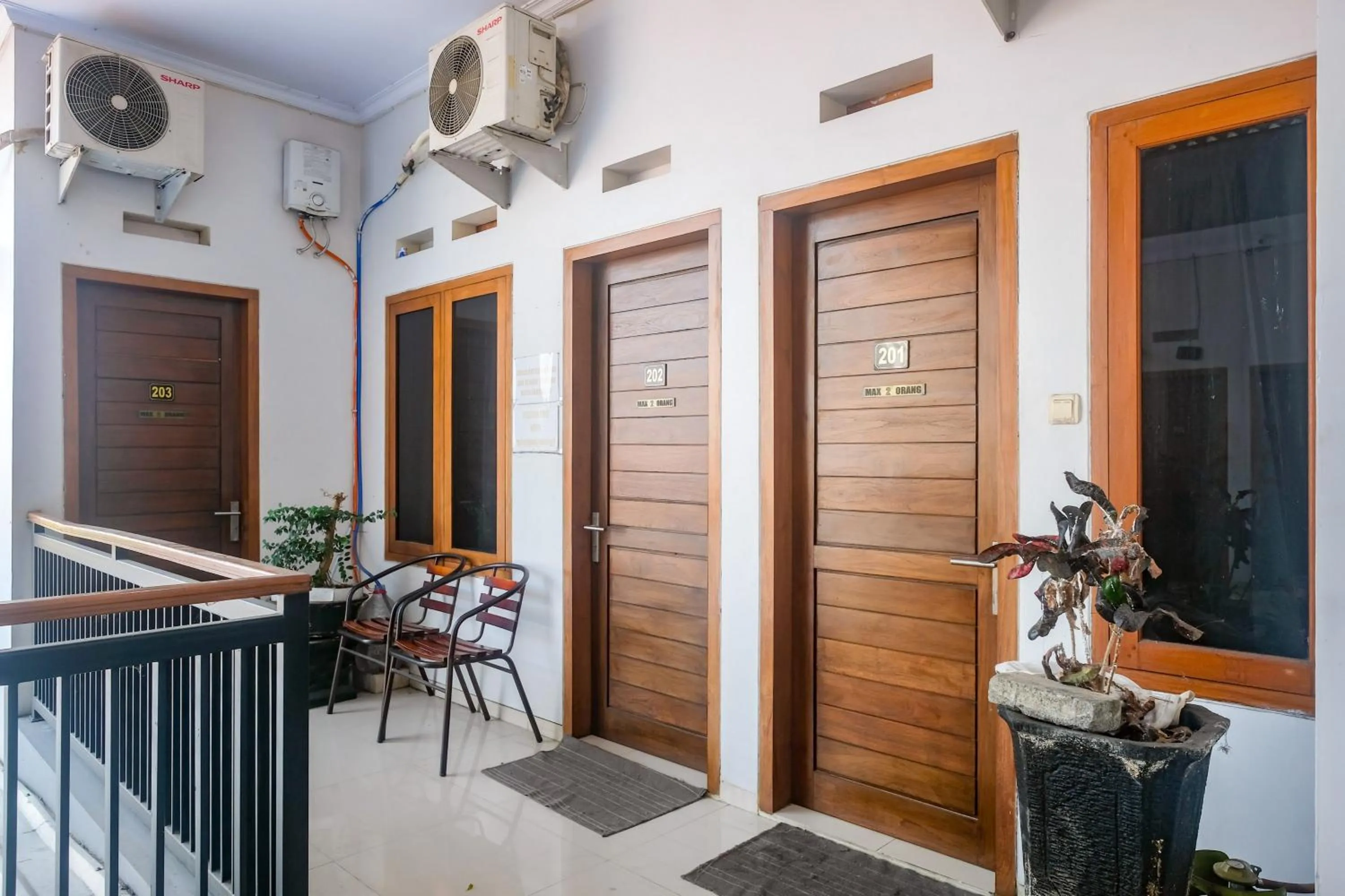 Property building in RedDoorz @ Jalan Kedawung