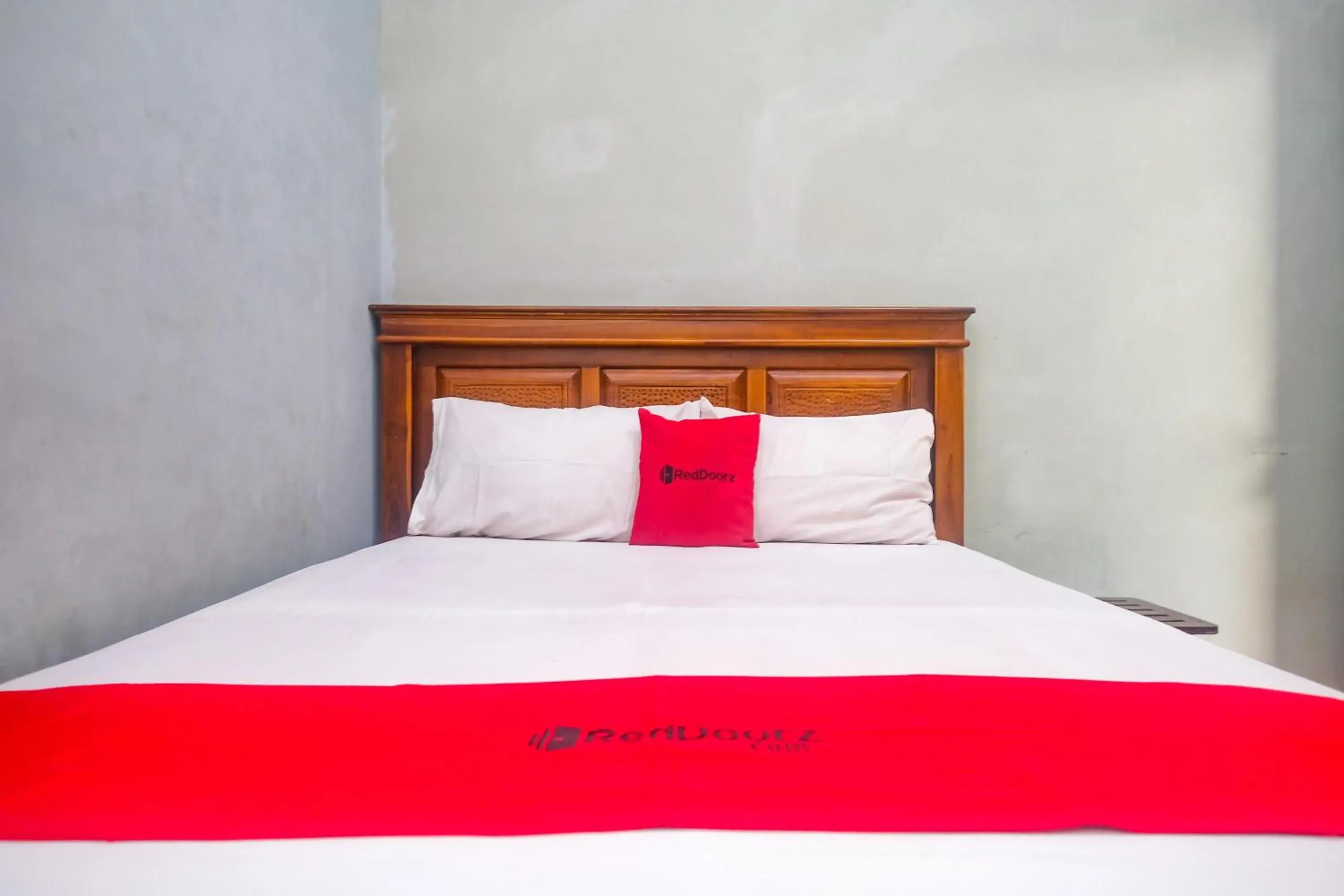 Bedroom, Bed in RedDoorz @ Jalan Kedawung Bedroom, Bed in RedDoorz @ Jalan Kedawung