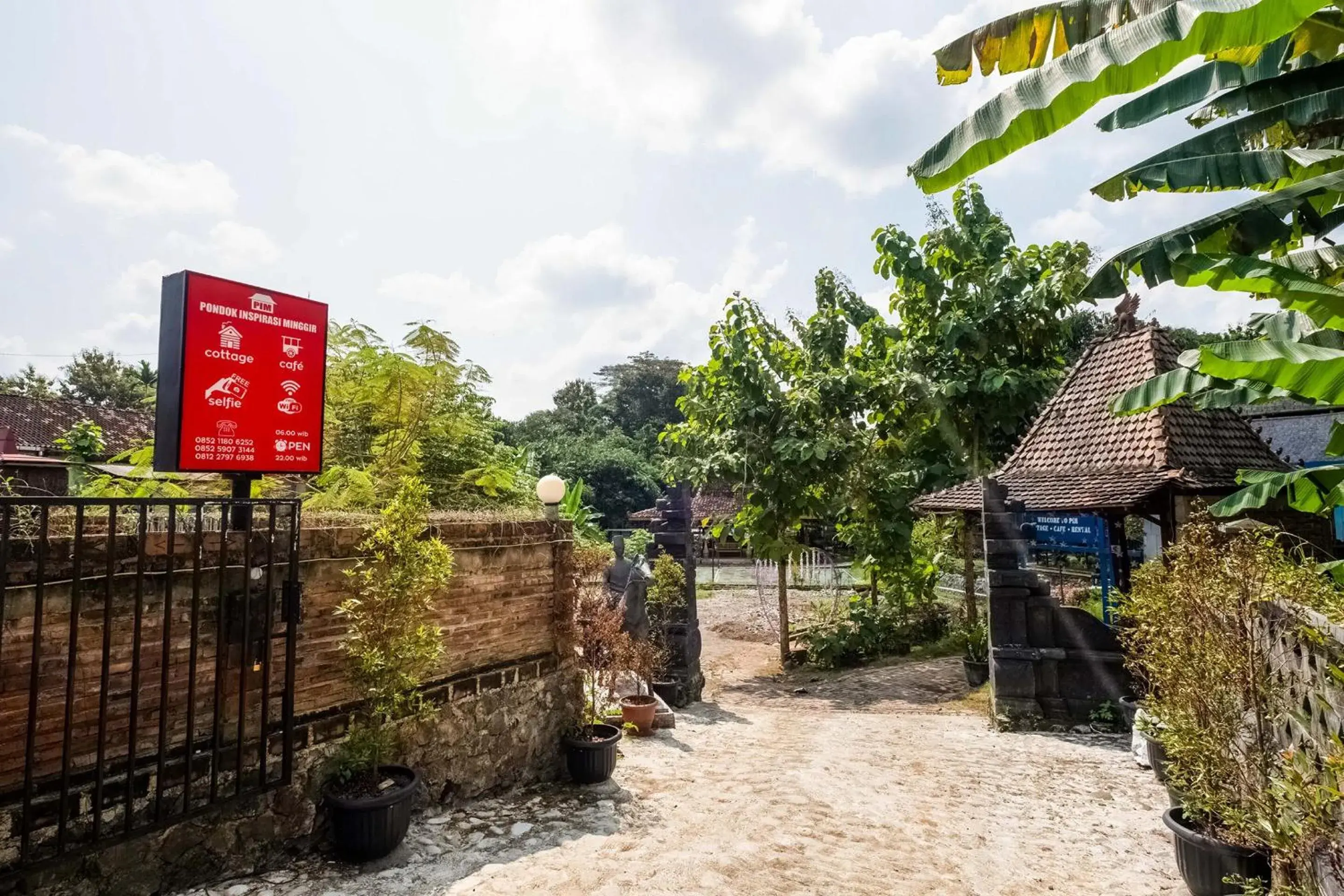 Facade/entrance in Hotel O Pondok Inspirasi Minggir Facade/entrance in Hotel O Pondok Inspirasi Minggir