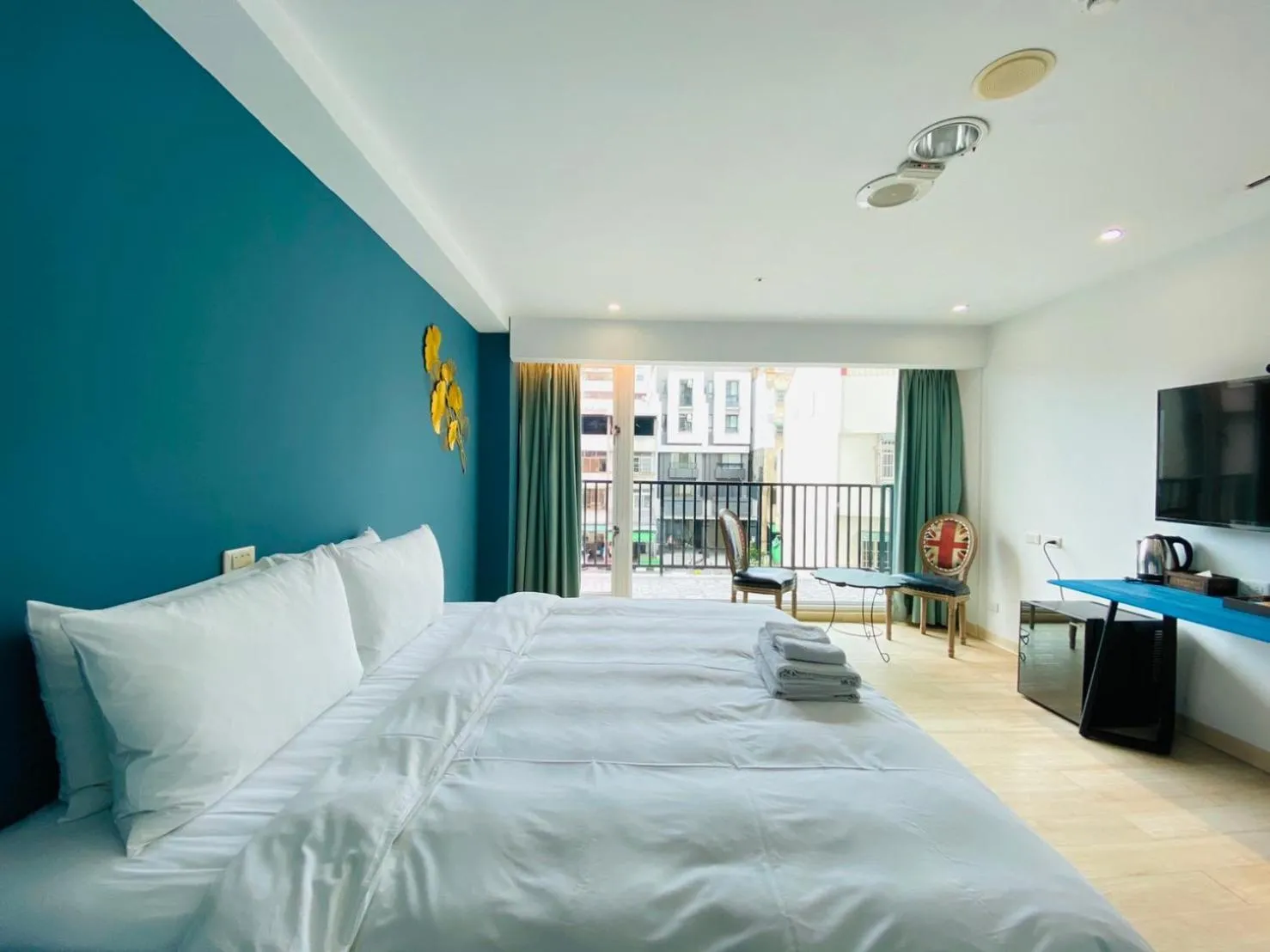 Bed in Taichung EnrichLife Hotel