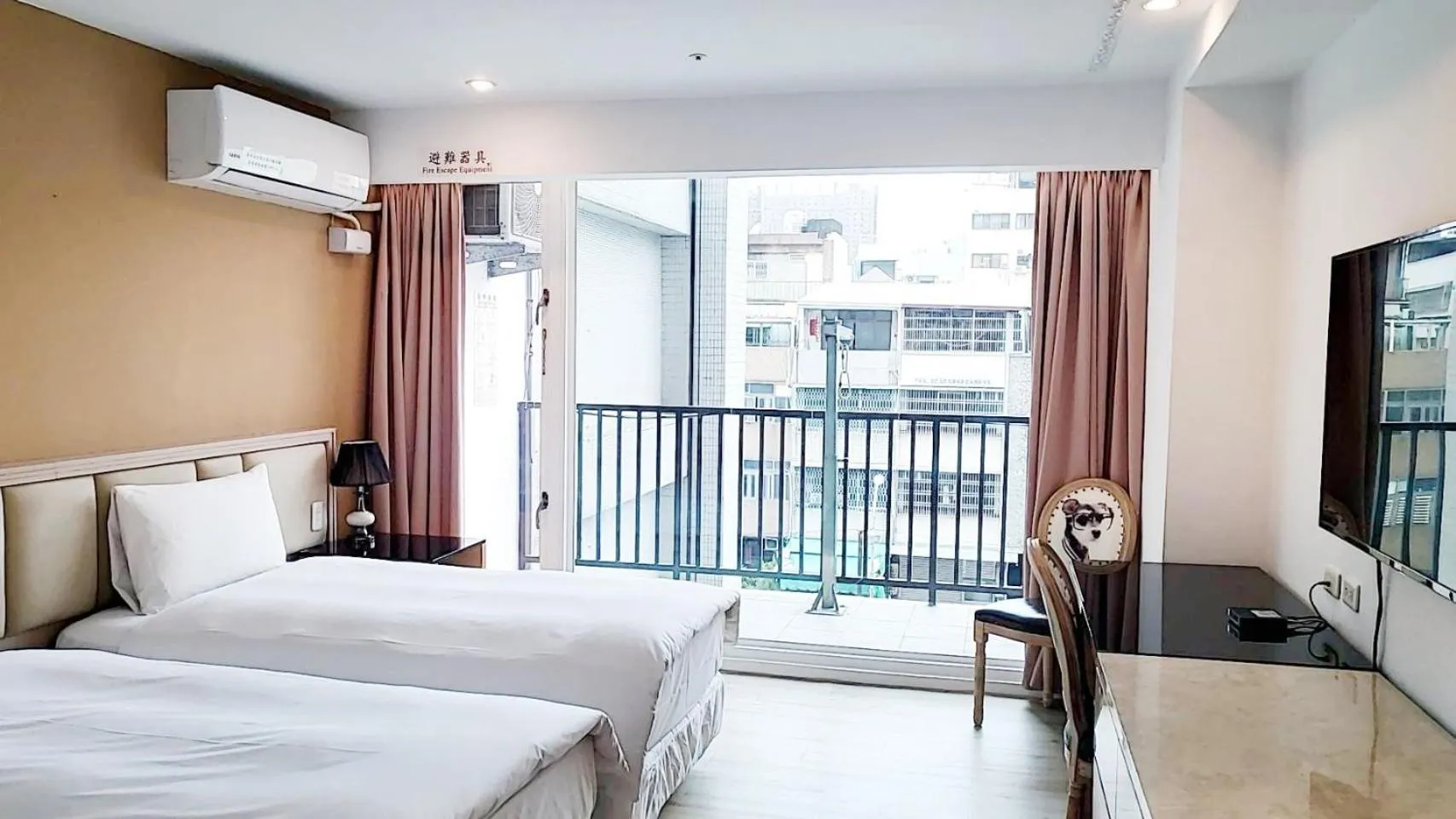 Bed in Taichung EnrichLife Hotel