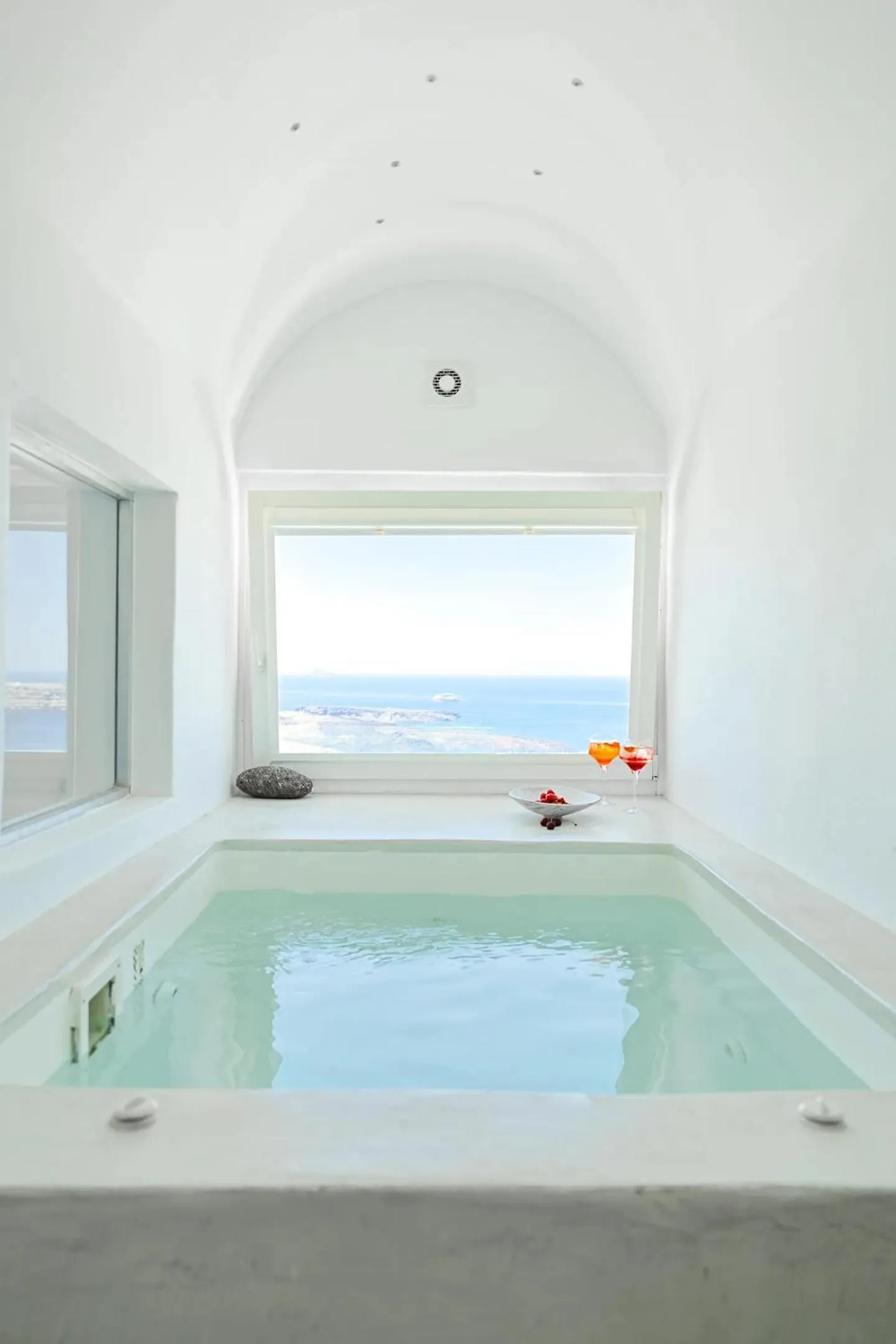 Hot Tub in Aeifos Boutique Hotel