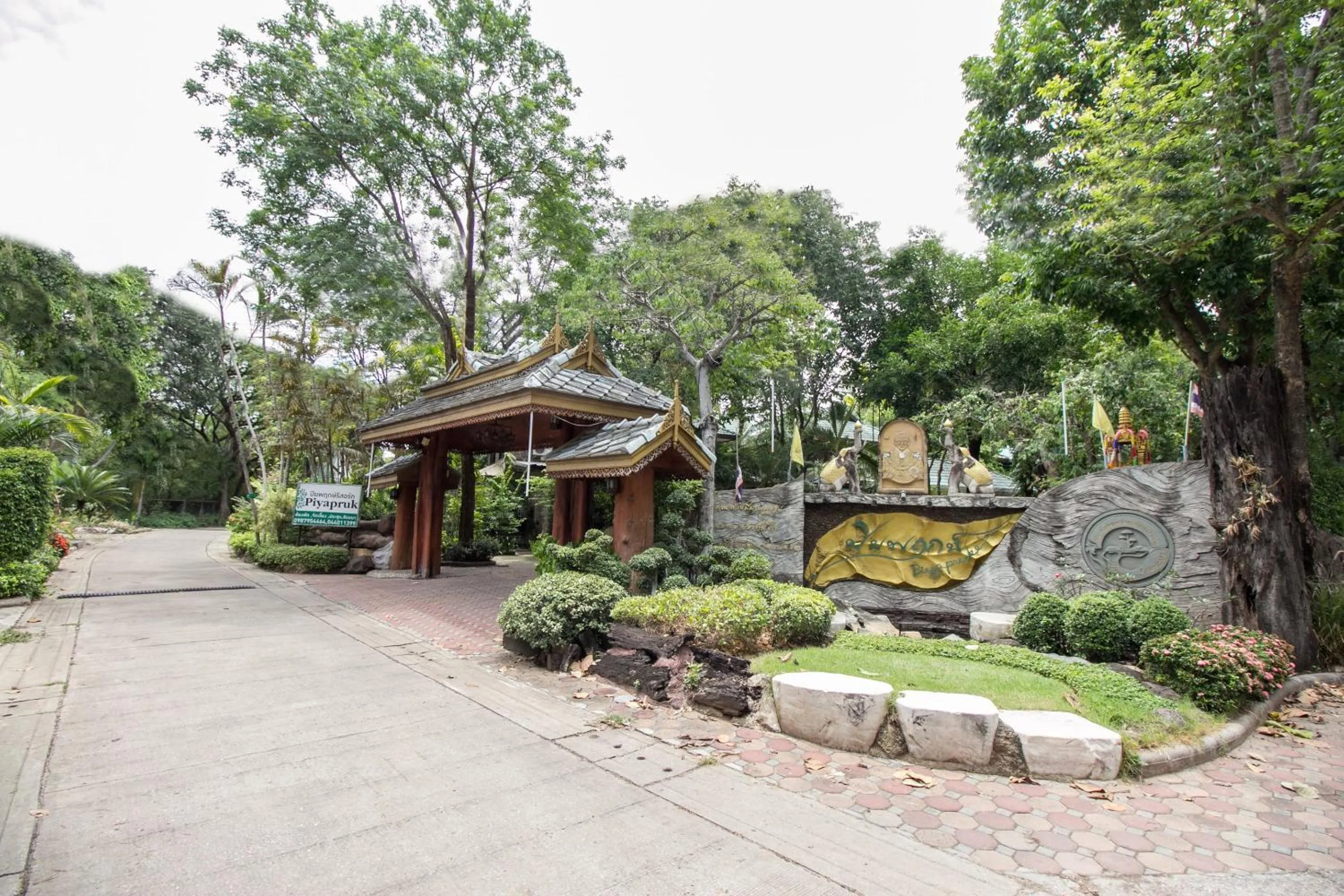 Facade/entrance in Piyapruk Resort