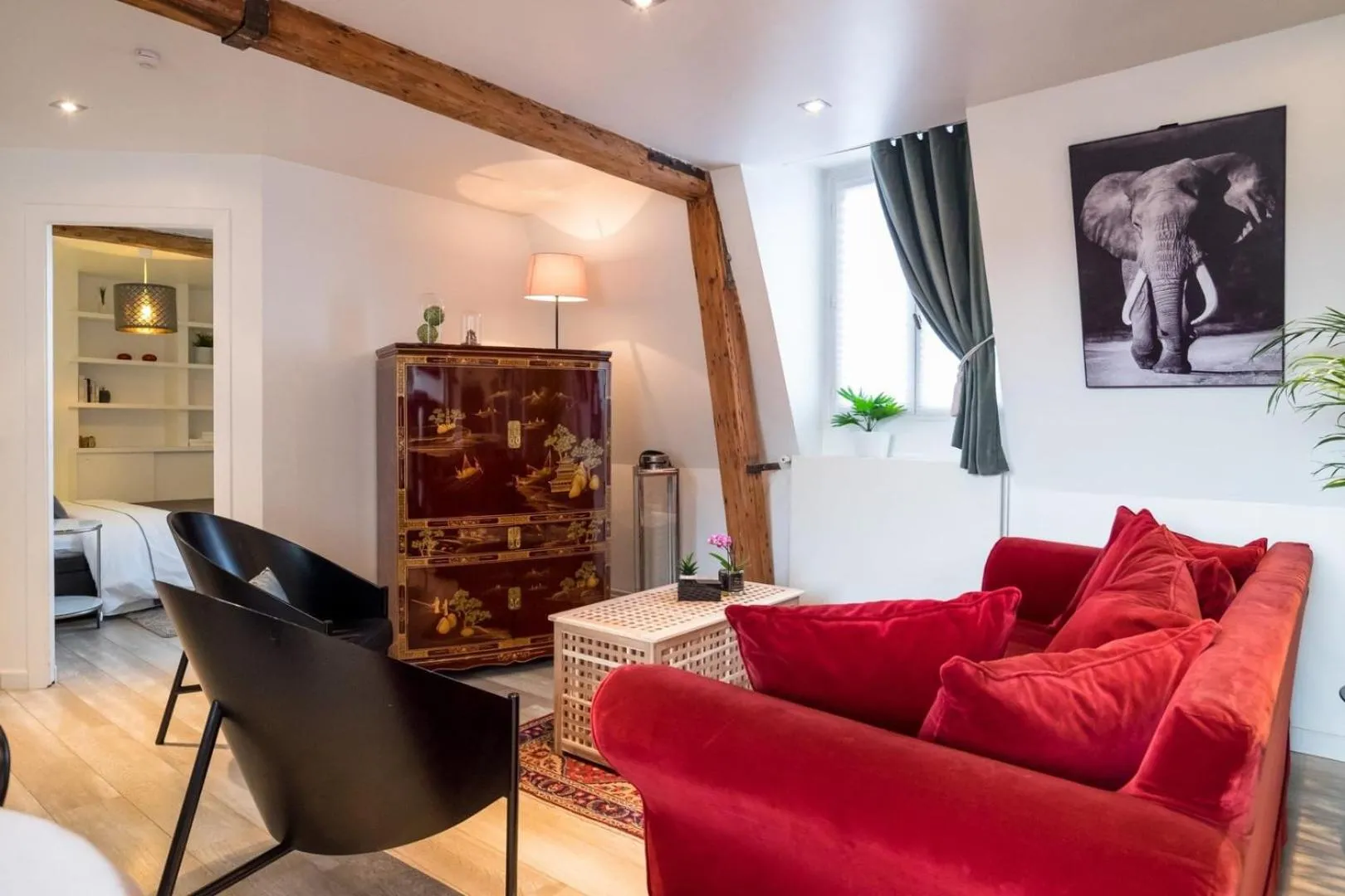 2 bedroom apartment in the heart of the old town