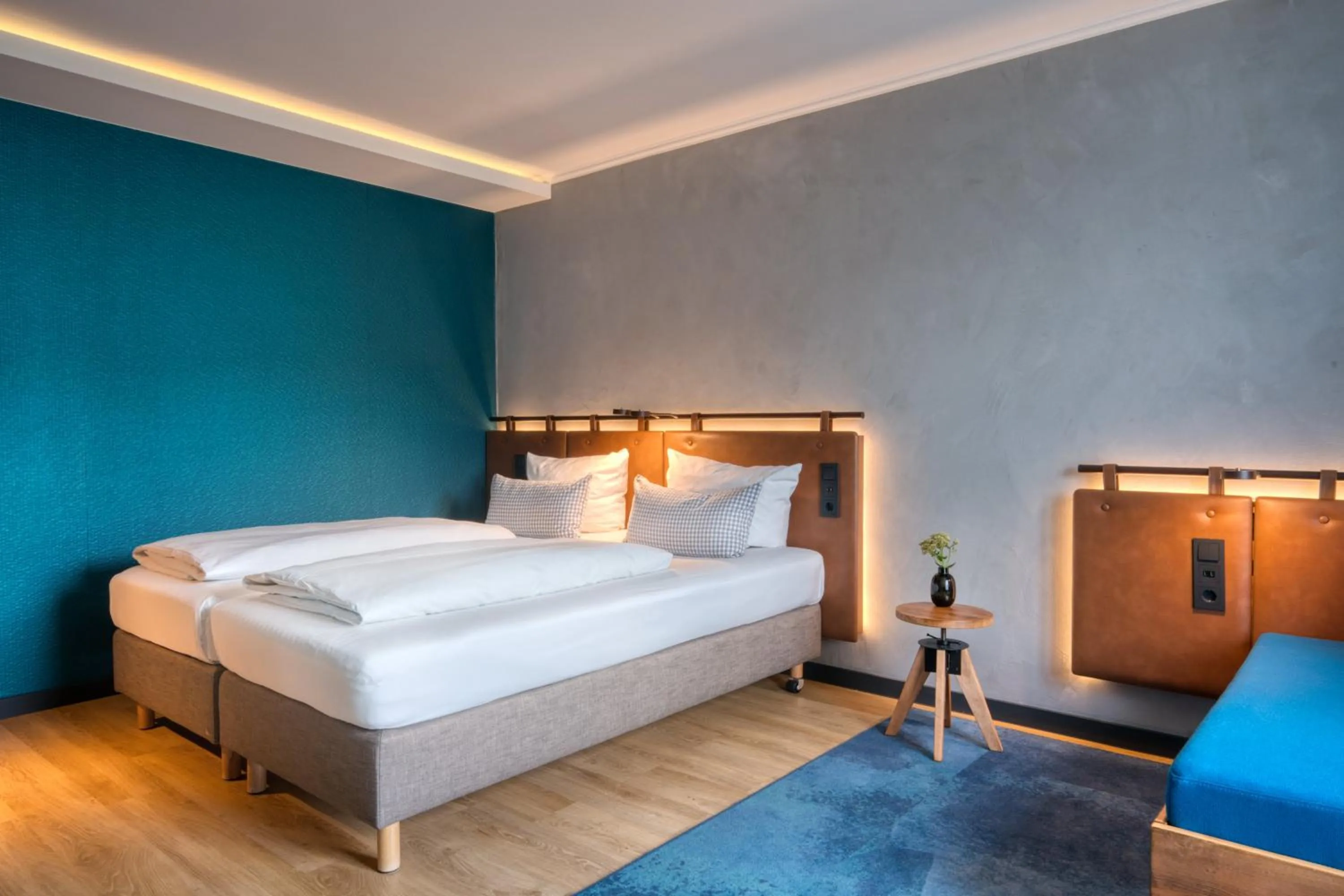 Photo of the whole room, Bed in Unsöld's Factory Hotel