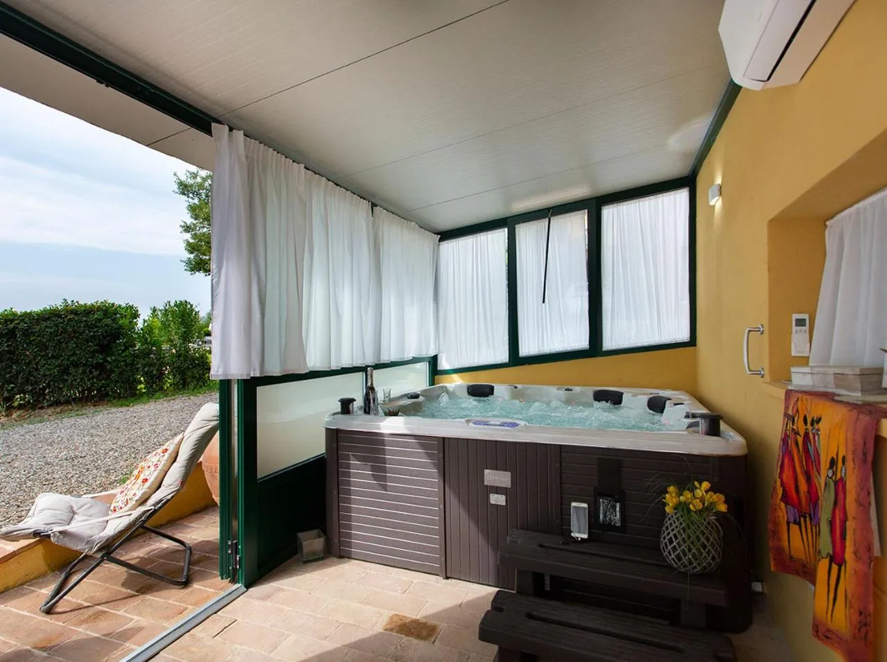 Hot Tub in Villa Santa Chiara
