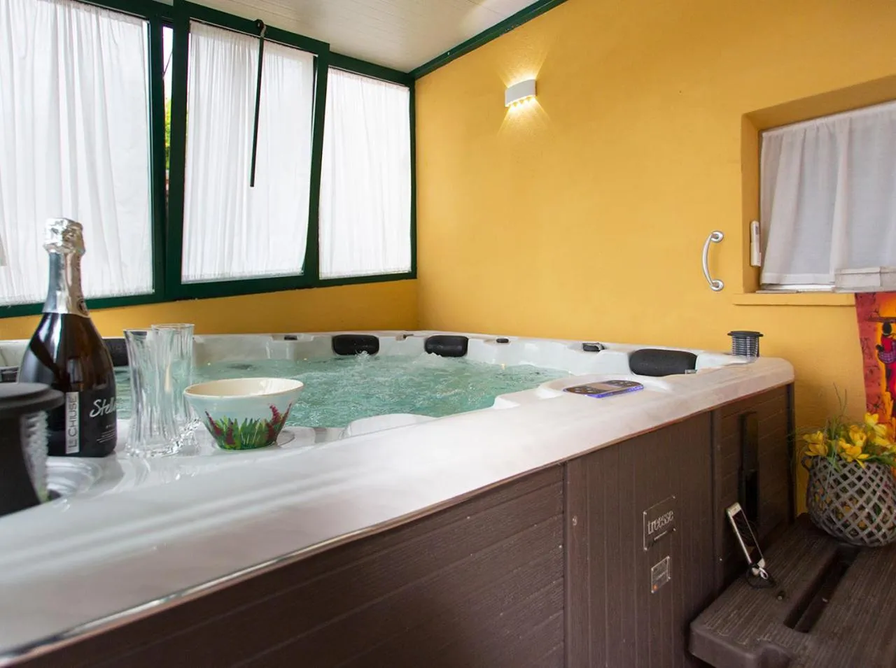 Hot Tub in Villa Santa Chiara