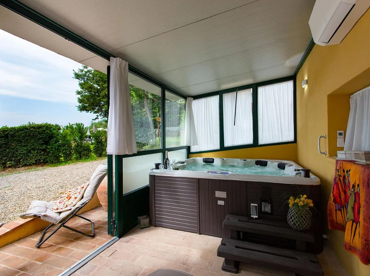 Hot Tub in Villa Santa Chiara