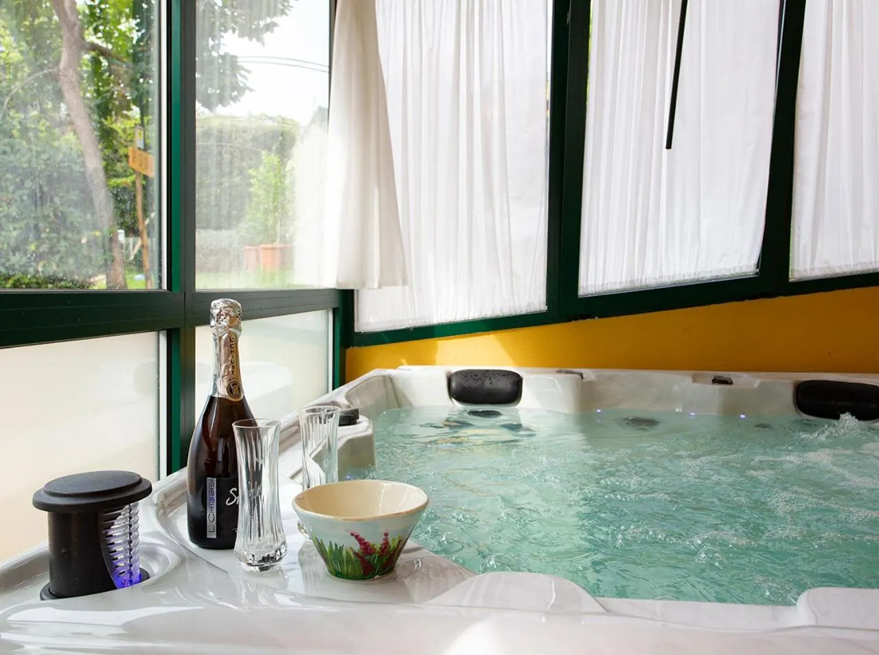 Hot Tub in Villa Santa Chiara