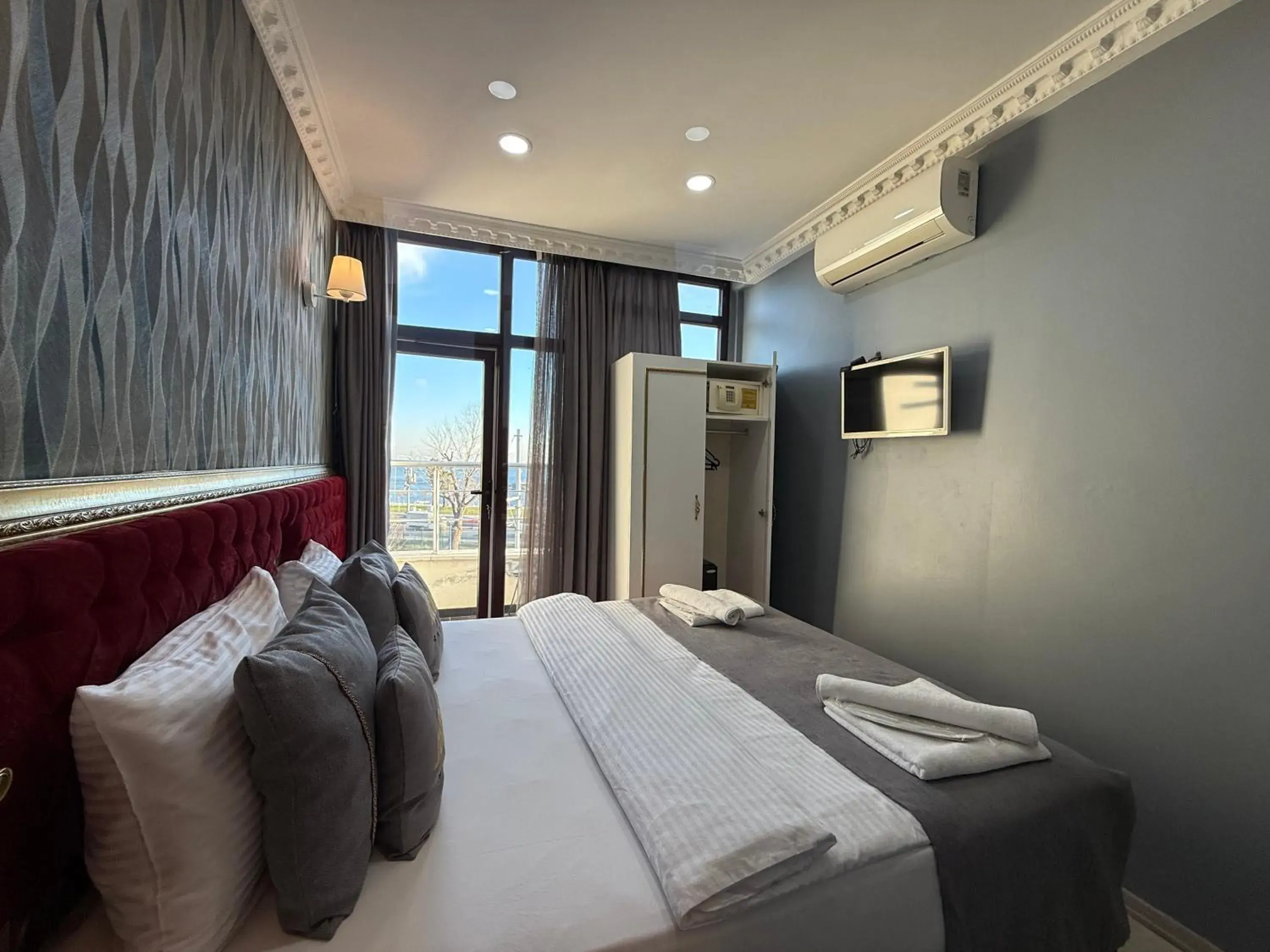 Photo of the whole room, Bed in RHYTHM HOTEL Photo of the whole room, Bed in RHYTHM HOTEL