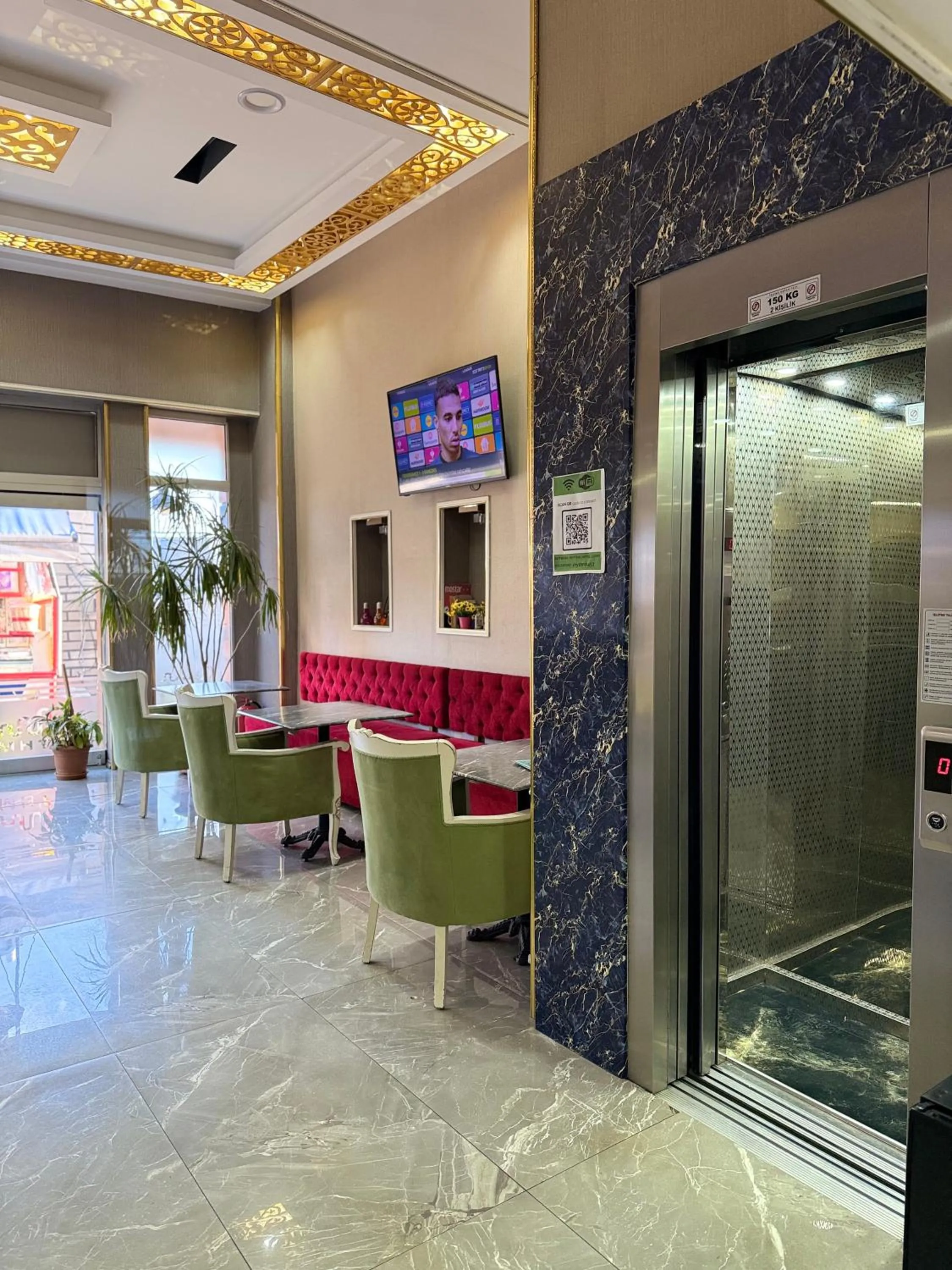 elevator in RHYTHM HOTEL