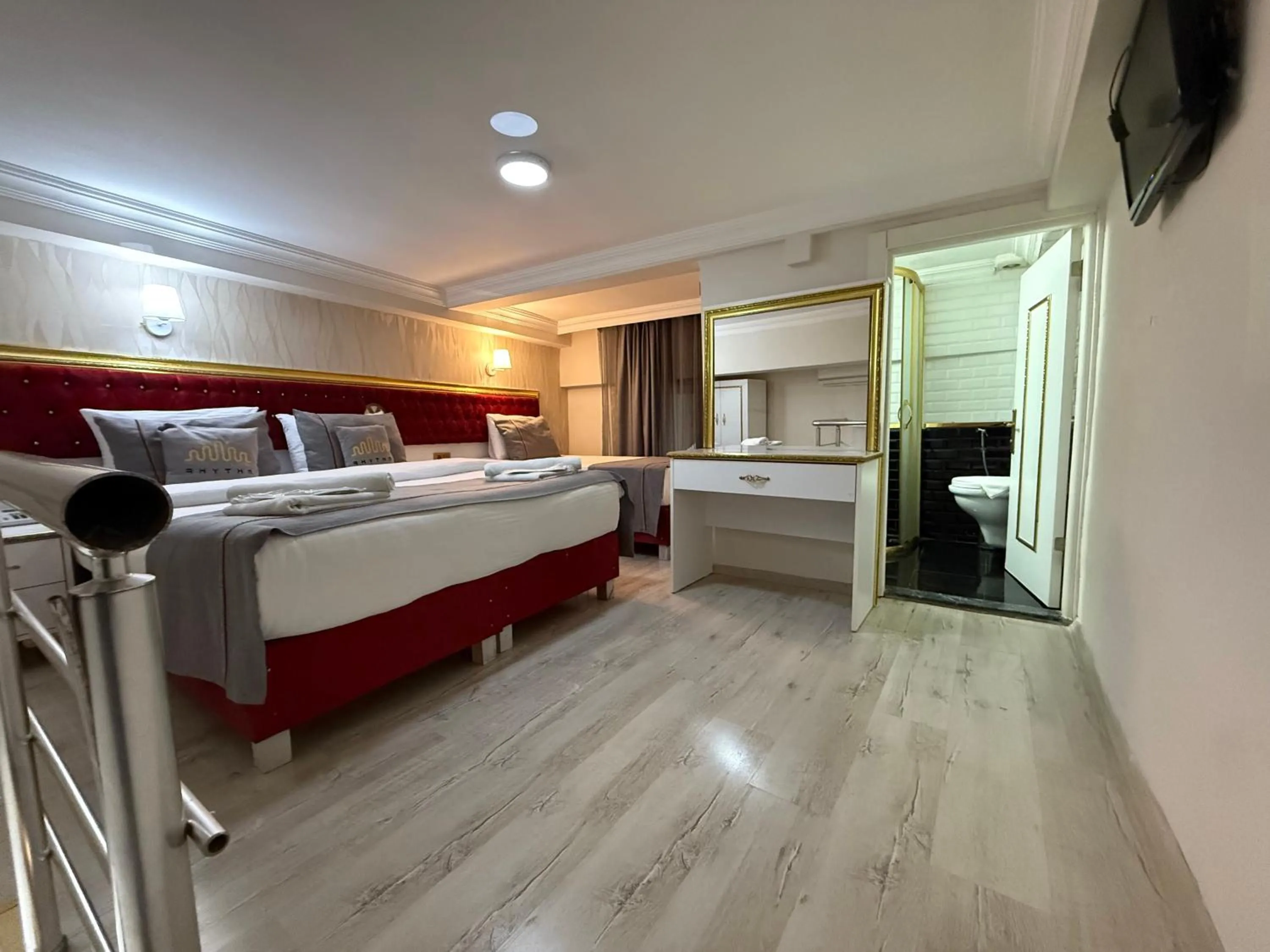 TV and multimedia, Bed in RHYTHM HOTEL