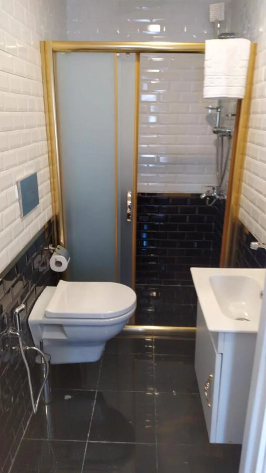 Toilet in RHYTHM HOTEL