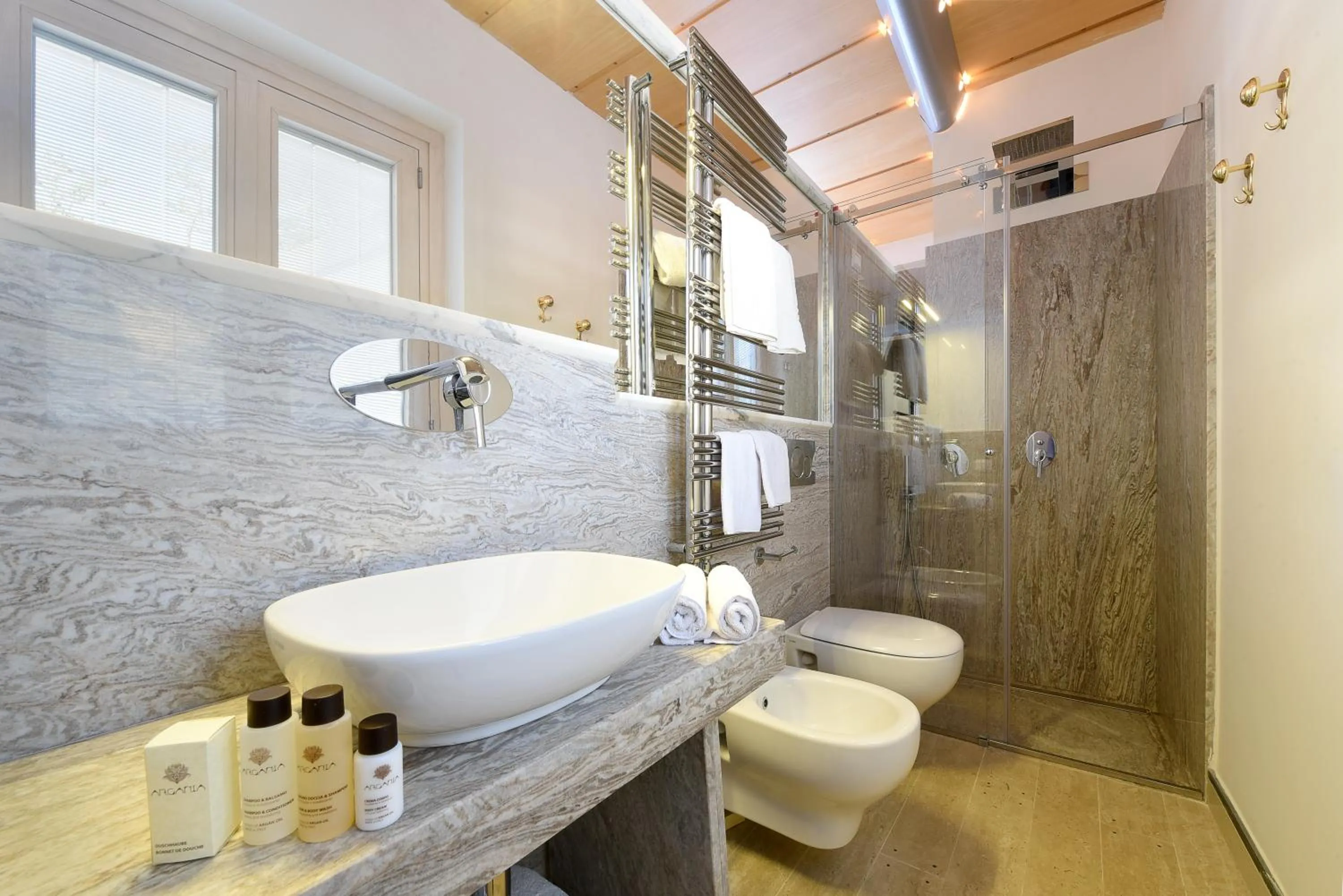 Bathroom in DA Rooms