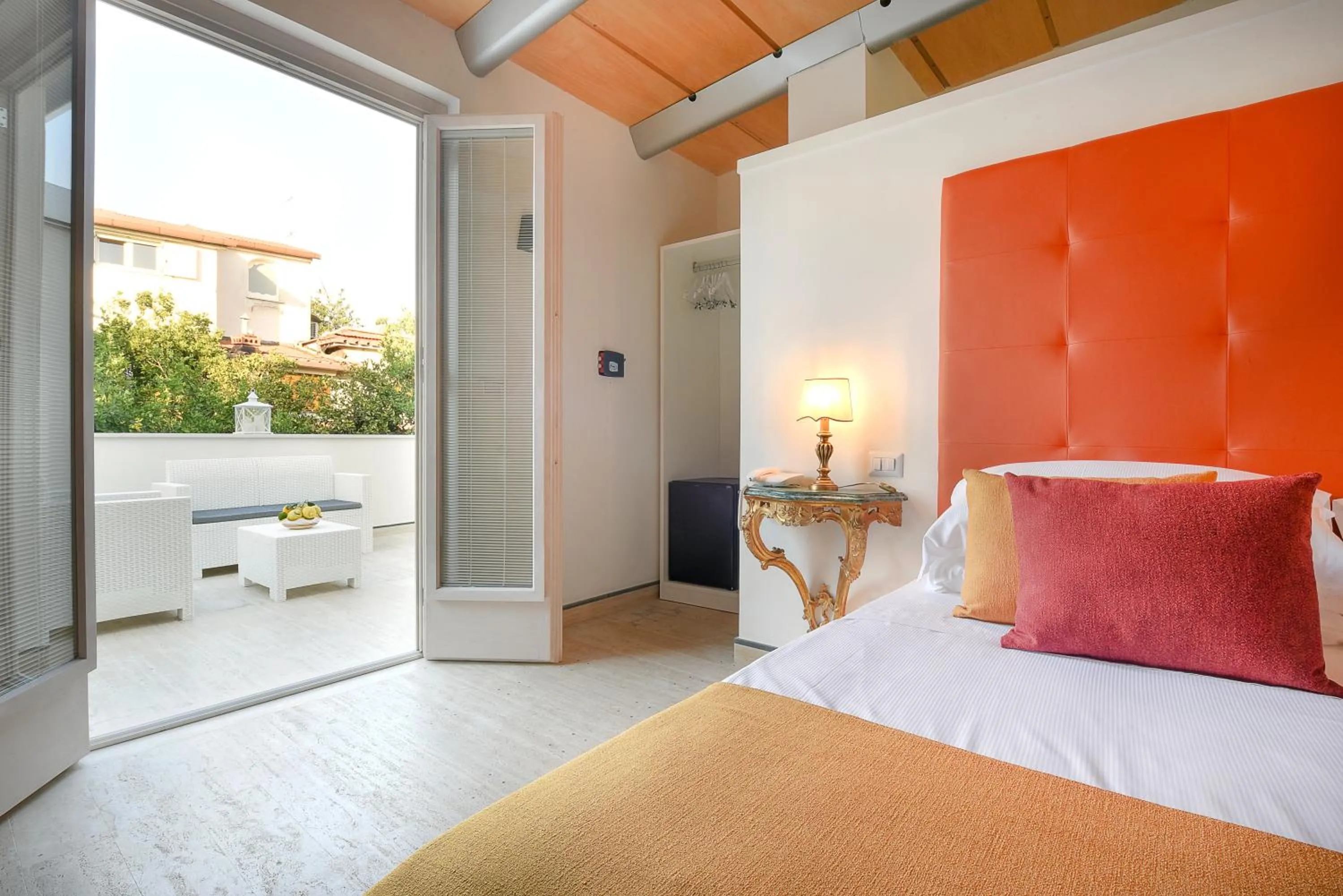 Photo of the whole room, Bed in DA Rooms