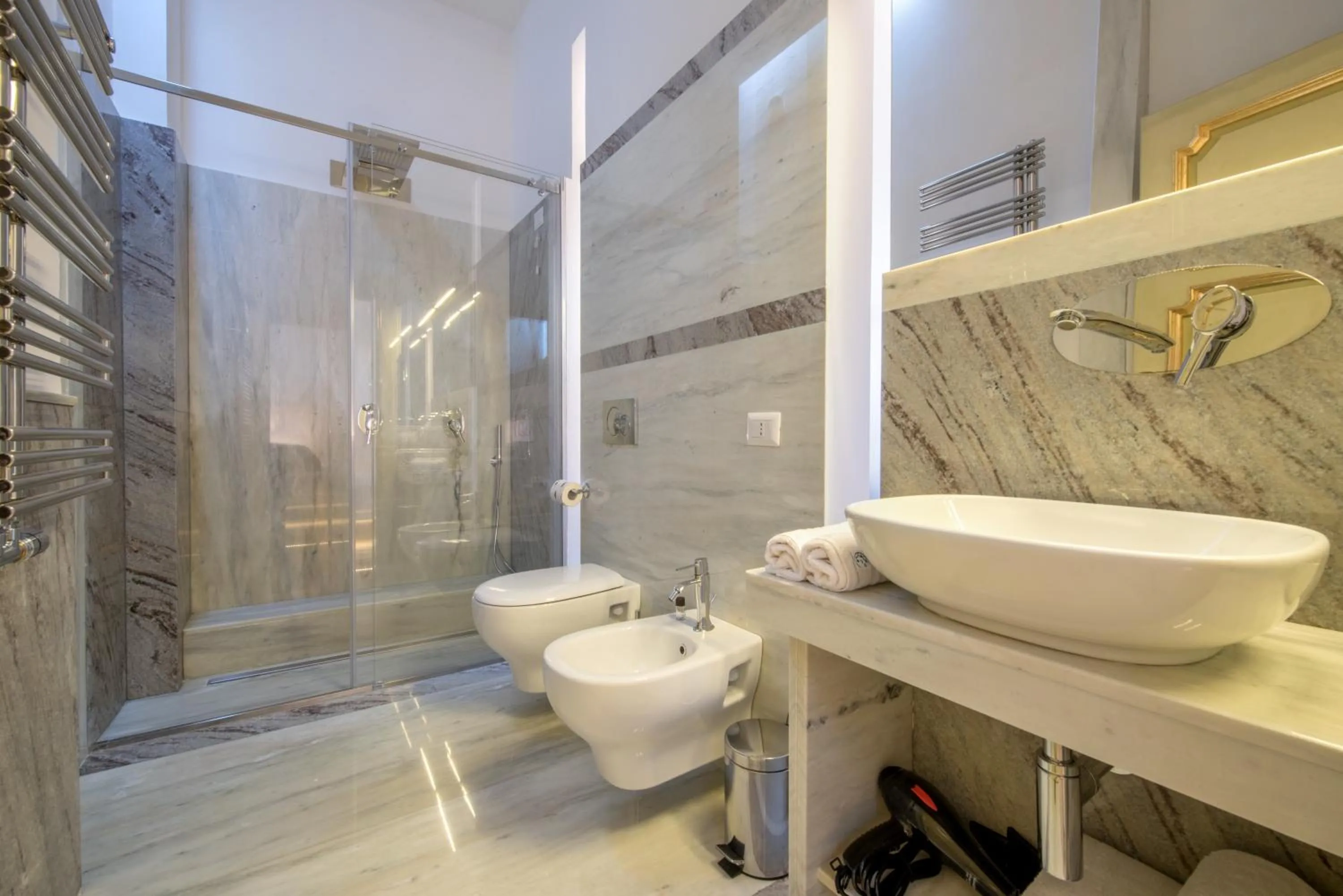 Bathroom in DA Rooms
