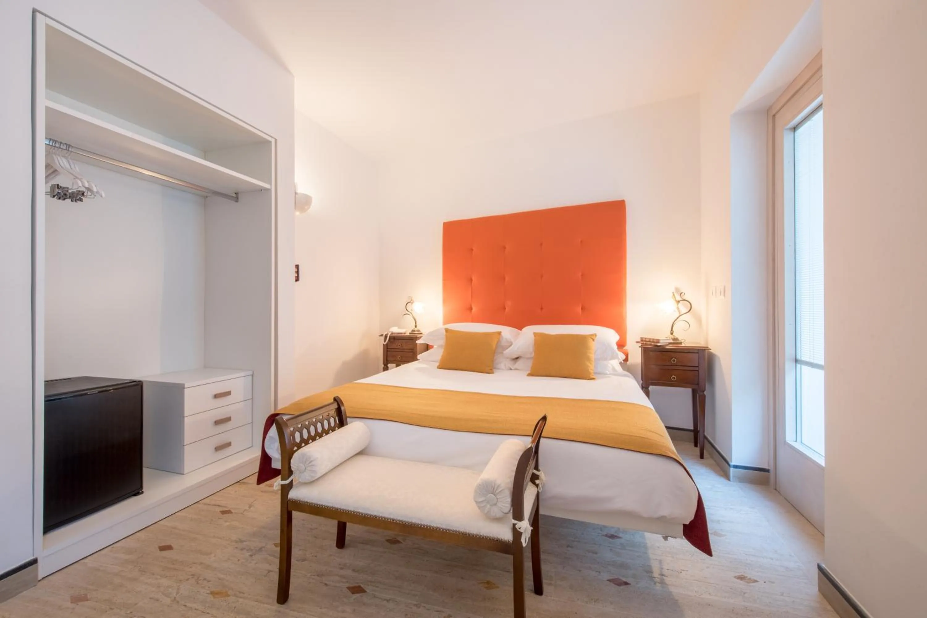 Bedroom, Bed in DA Rooms