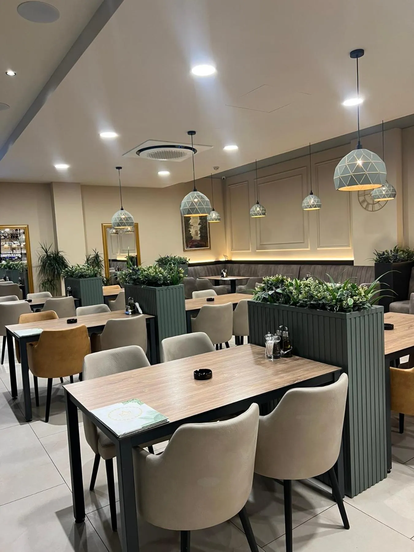 Restaurant/places to eat in Royal Residence