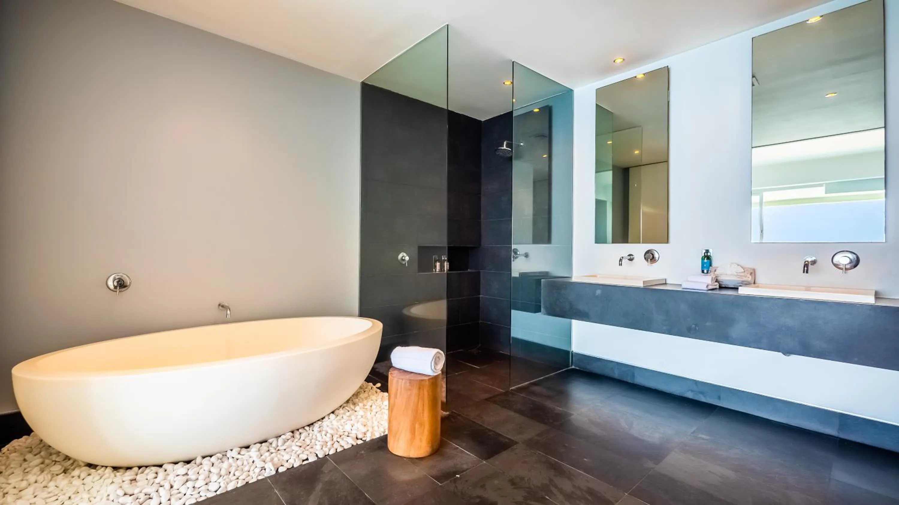 Shower in Avalon - 801 Top Sky Bar Pool 3 BR in Amapas