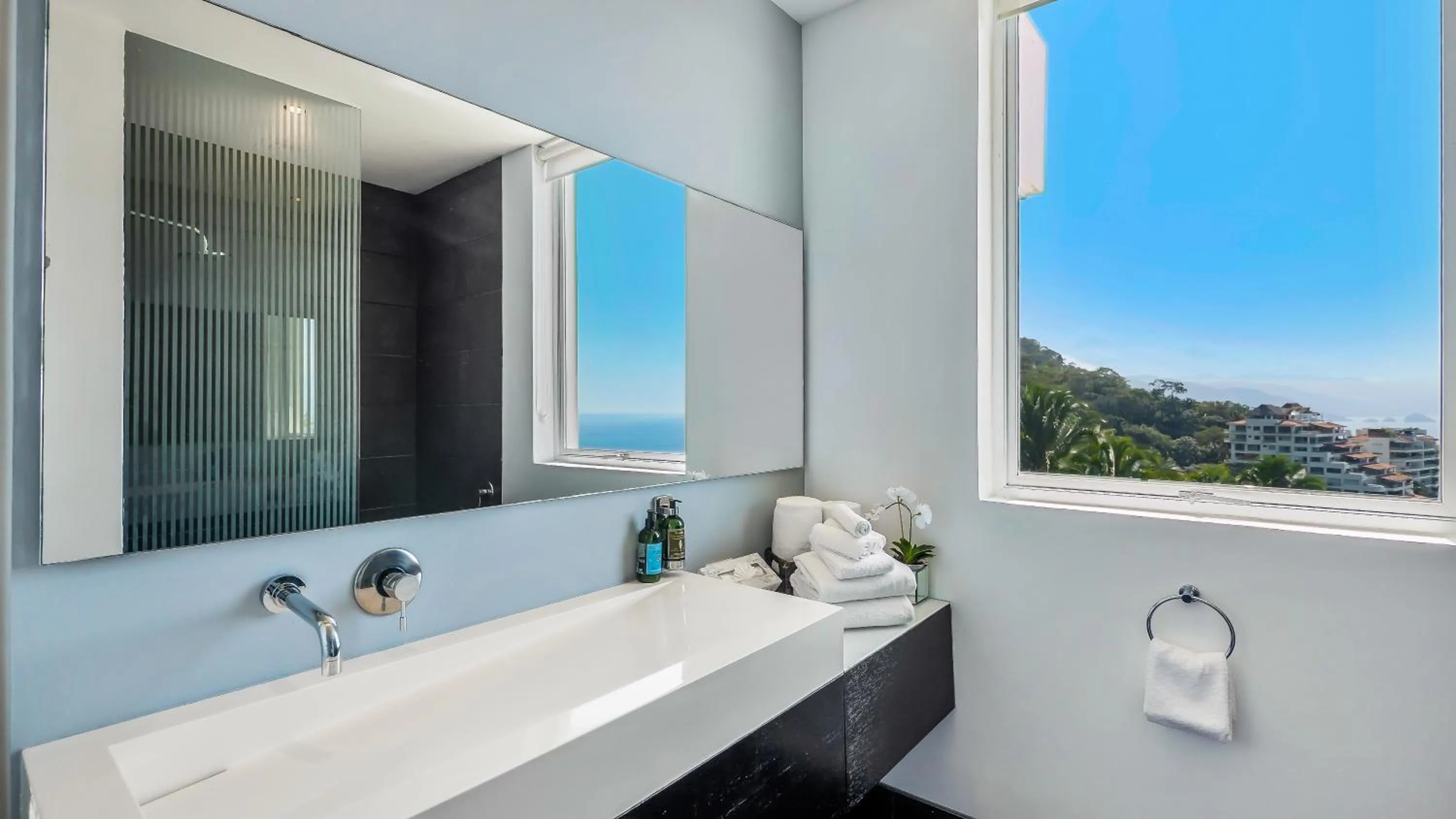Bathroom in Avalon - 801 Top Sky Bar Pool 3 BR in Amapas
