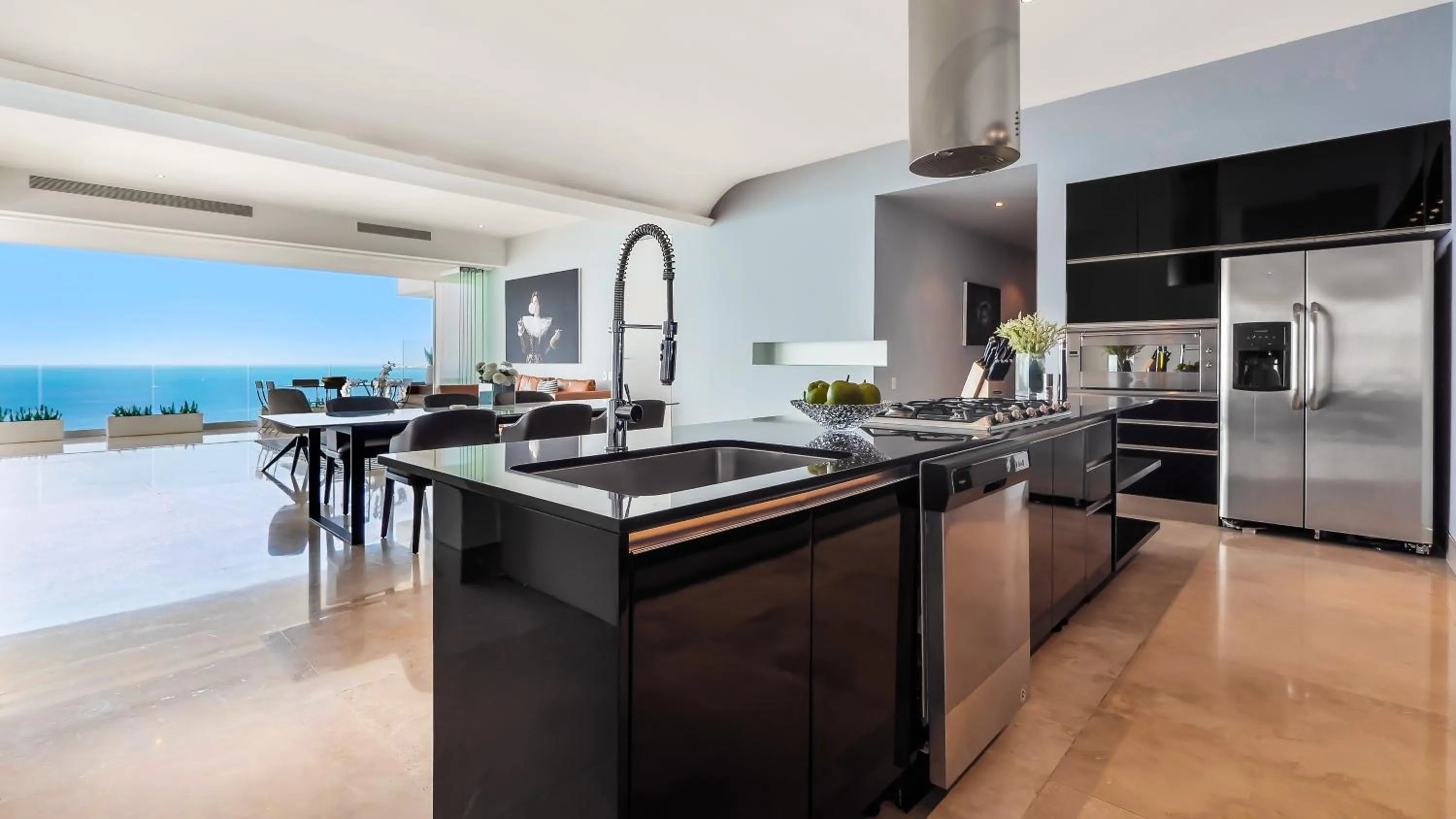 Kitchen or kitchenette in Avalon - 801 Top Sky Bar Pool 3 BR in Amapas