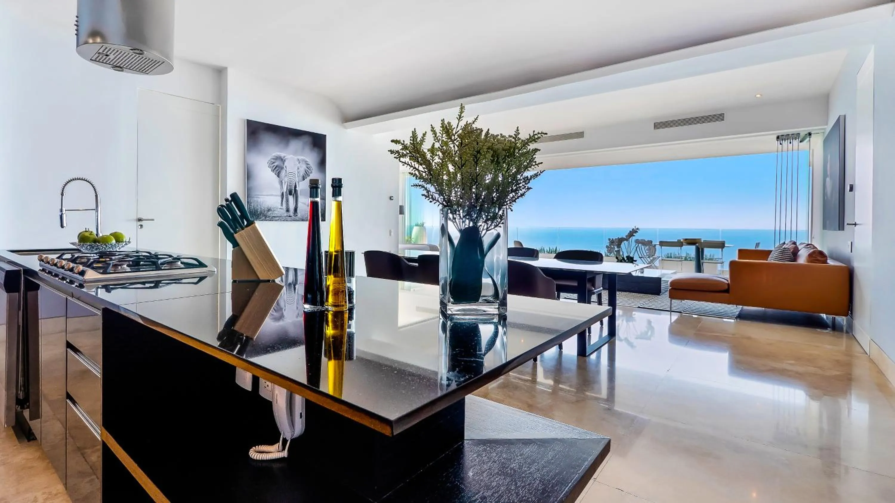 Kitchen or kitchenette in Avalon - 801 Top Sky Bar Pool 3 BR in Amapas