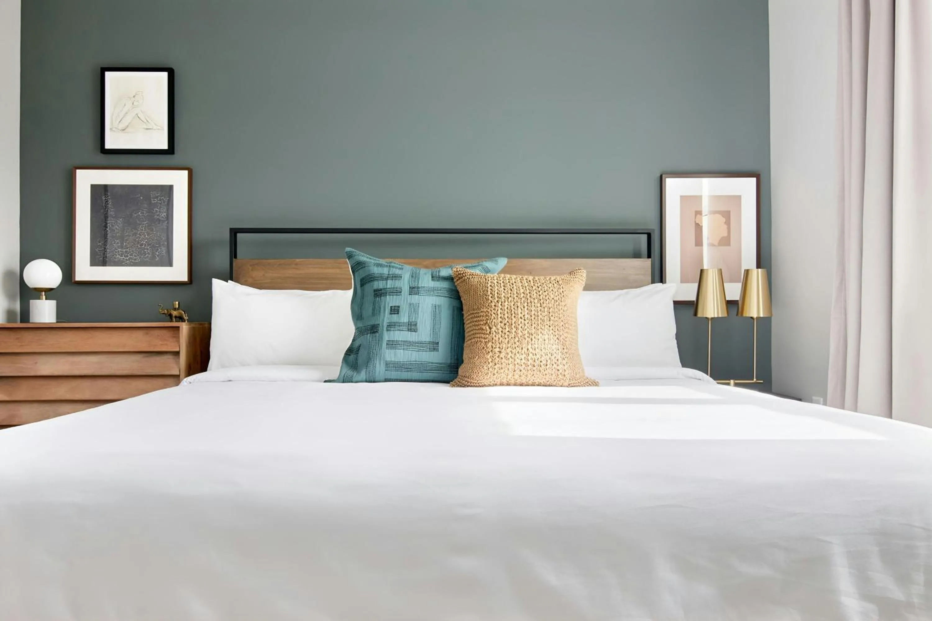 Bedroom, Bed in Sonder by Marriott Bonvoy Belcourt Apartments Hillsboro Village