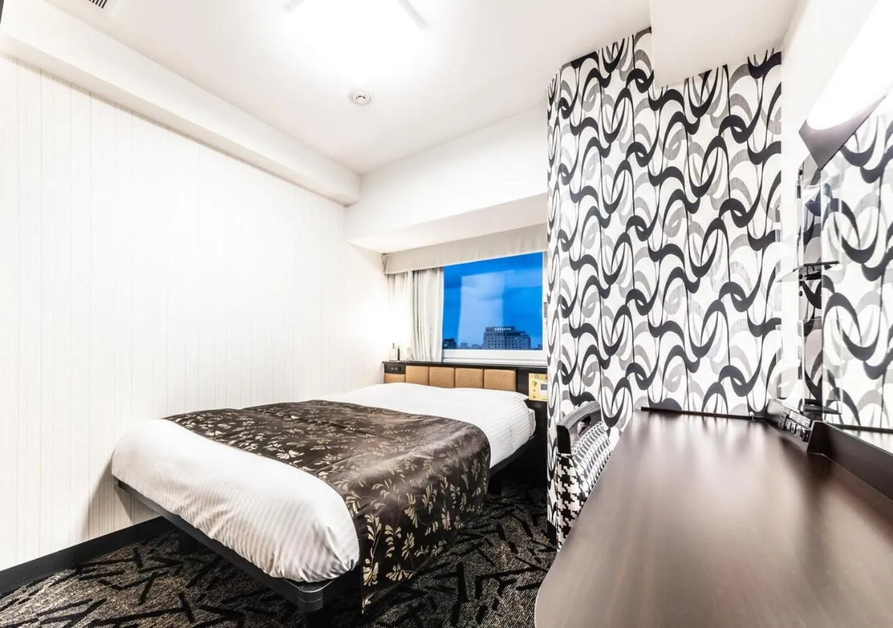Photo of the whole room, Bed in APA Hotel Higashi Shinjuku Kabukicho Tower