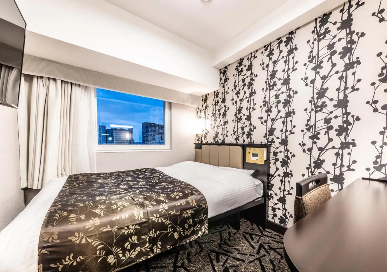 Photo of the whole room, Bed in APA Hotel Higashi Shinjuku Kabukicho Tower