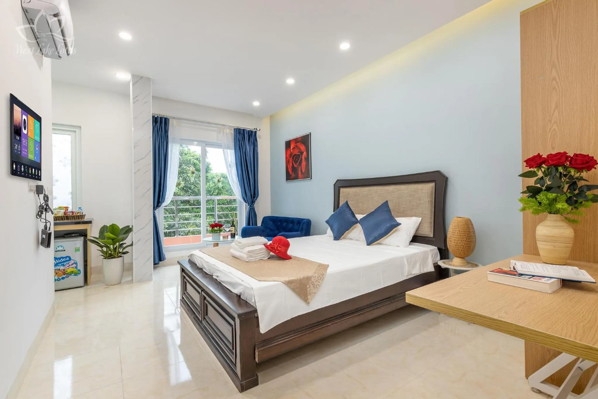 Photo of the whole room, Bed in The Lakeview - West Lake Lotus Apartments