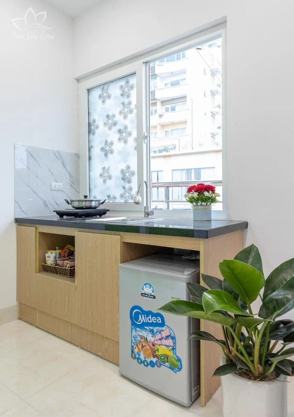 Kitchen or kitchenette in The Lakeview - West Lake Lotus Apartments