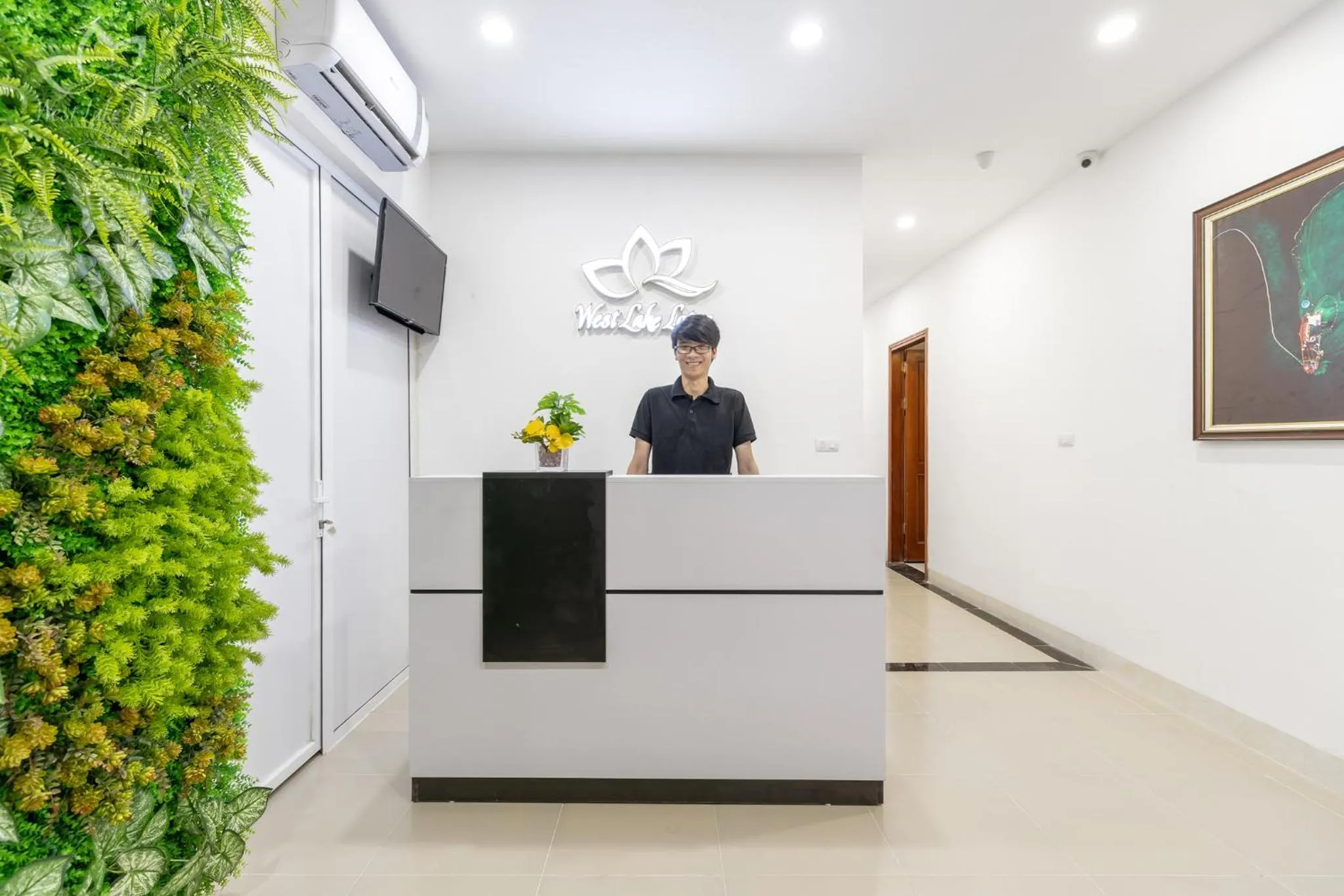 Staff in The Lakeview - West Lake Lotus Apartments