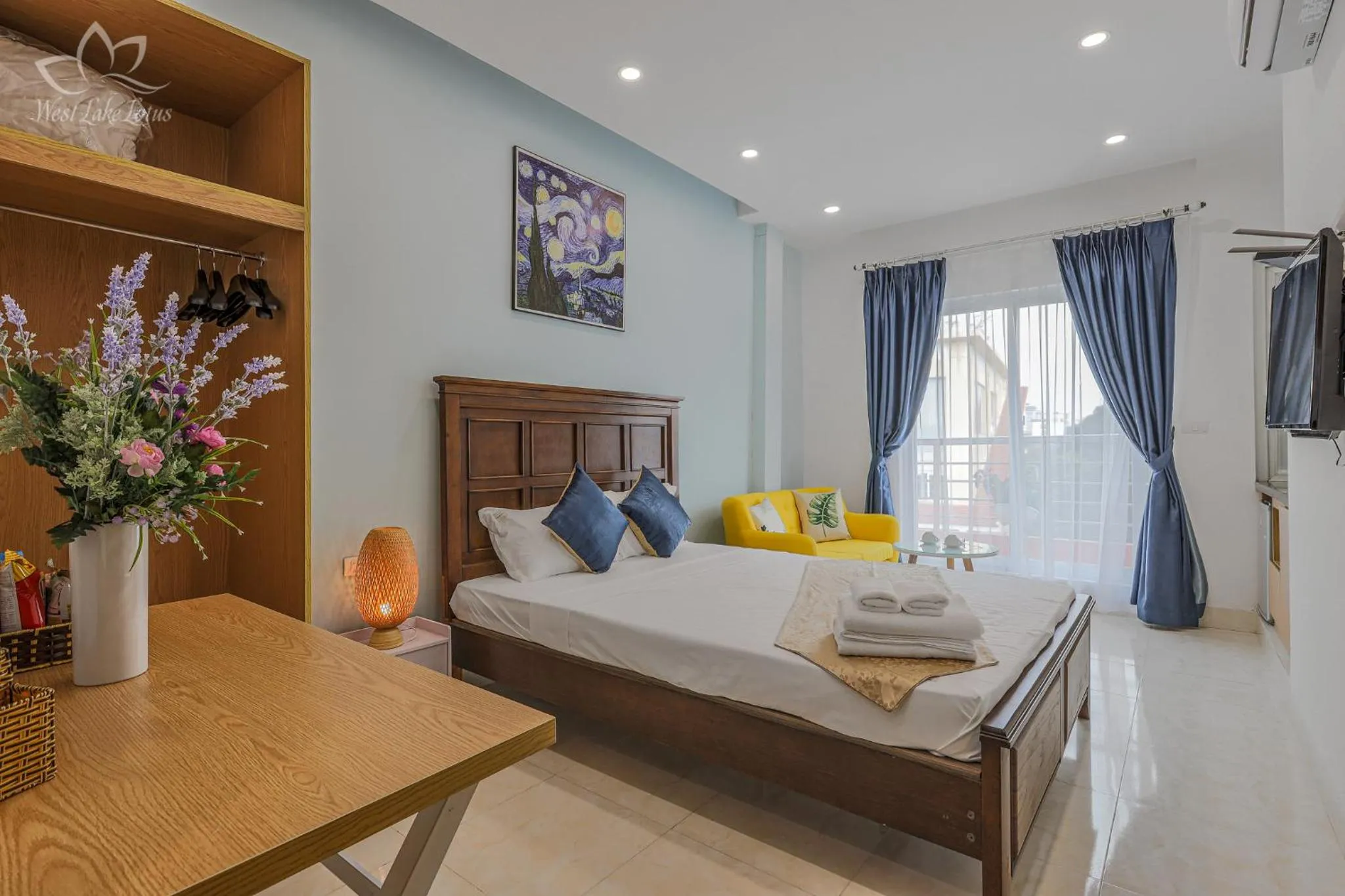 Photo of the whole room, Bed in The Lakeview - West Lake Lotus Apartments