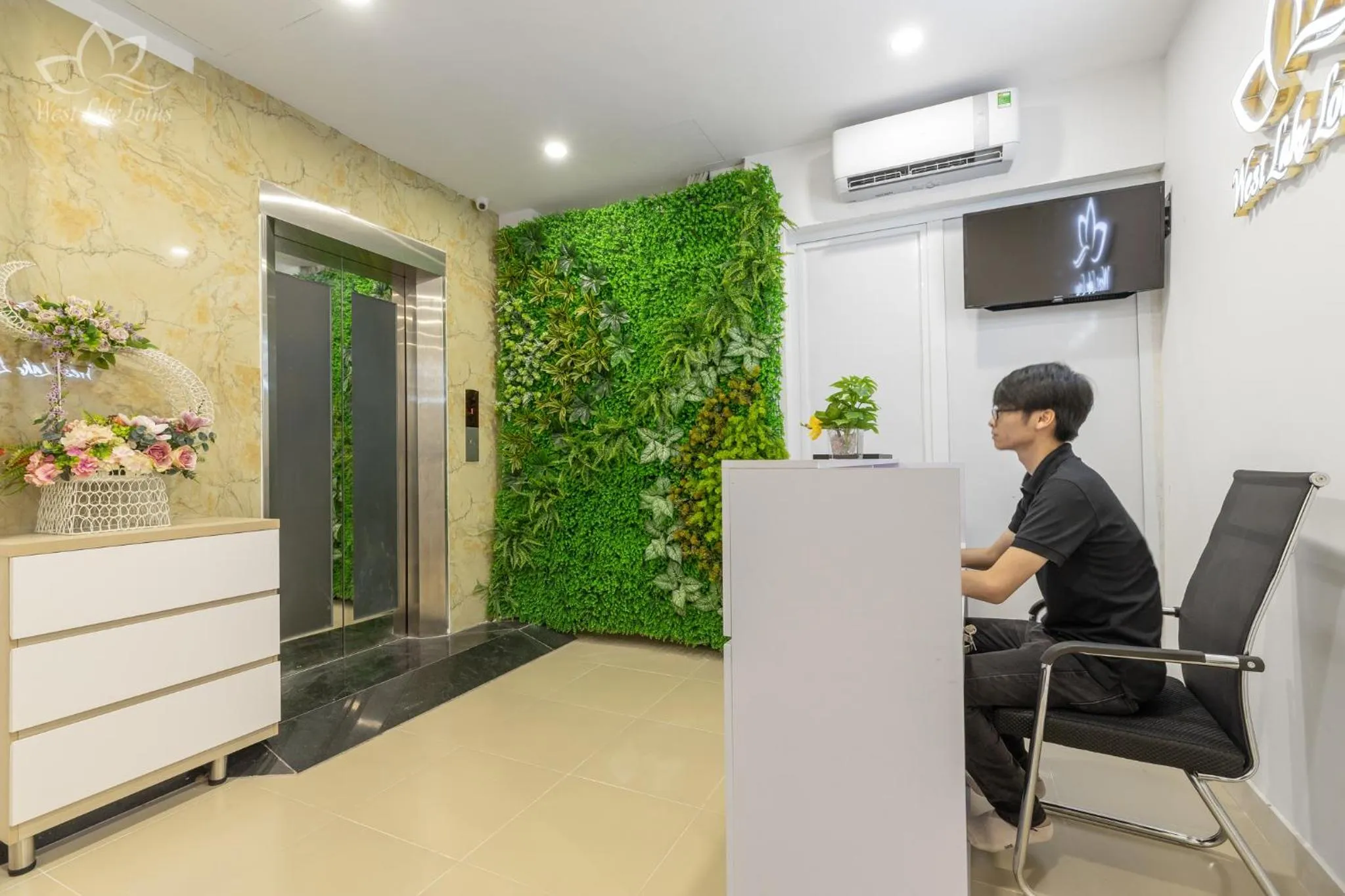 Staff in The Lakeview - West Lake Lotus Apartments