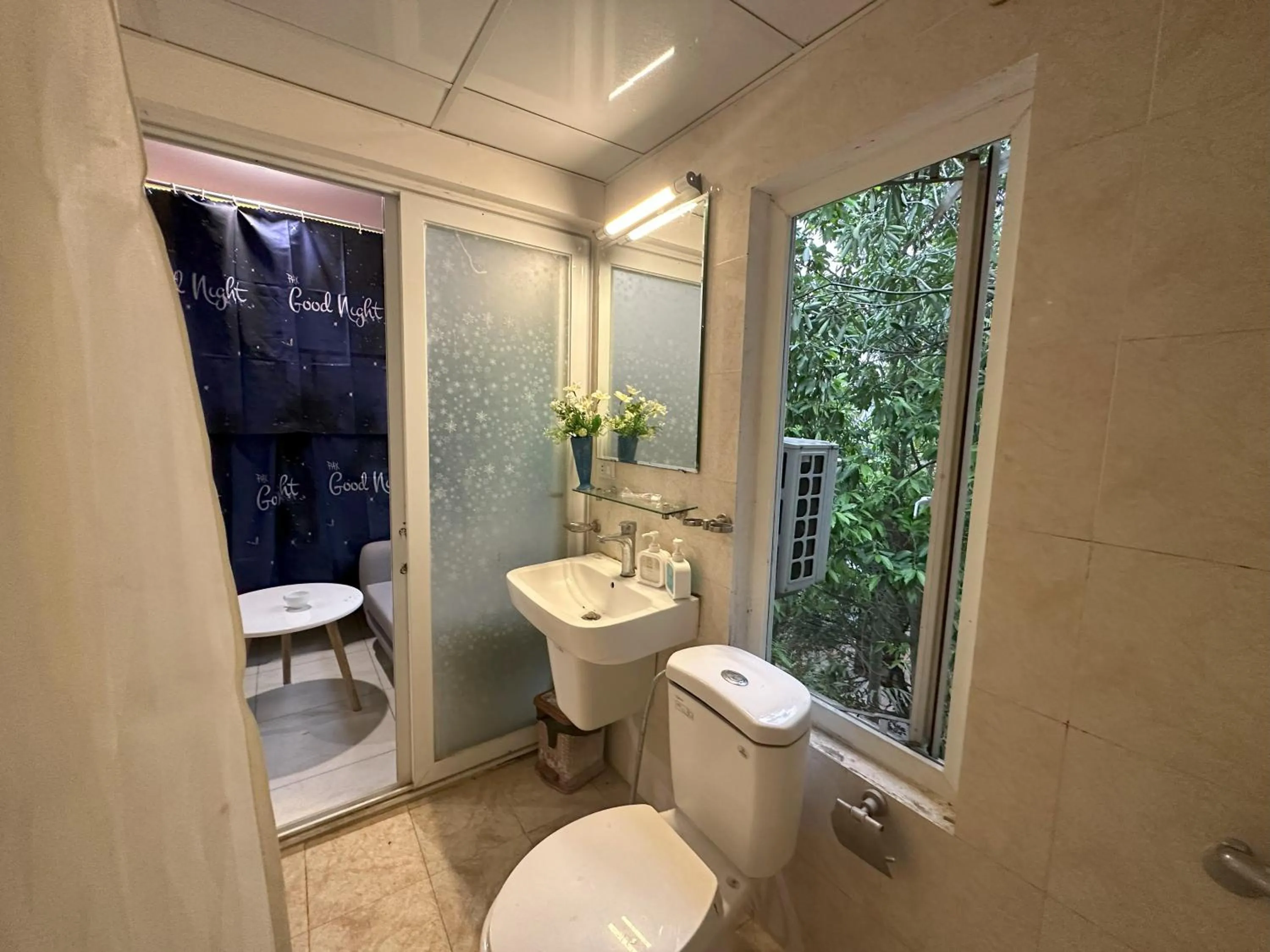 Shower in The Lakeview - West Lake Lotus Apartments