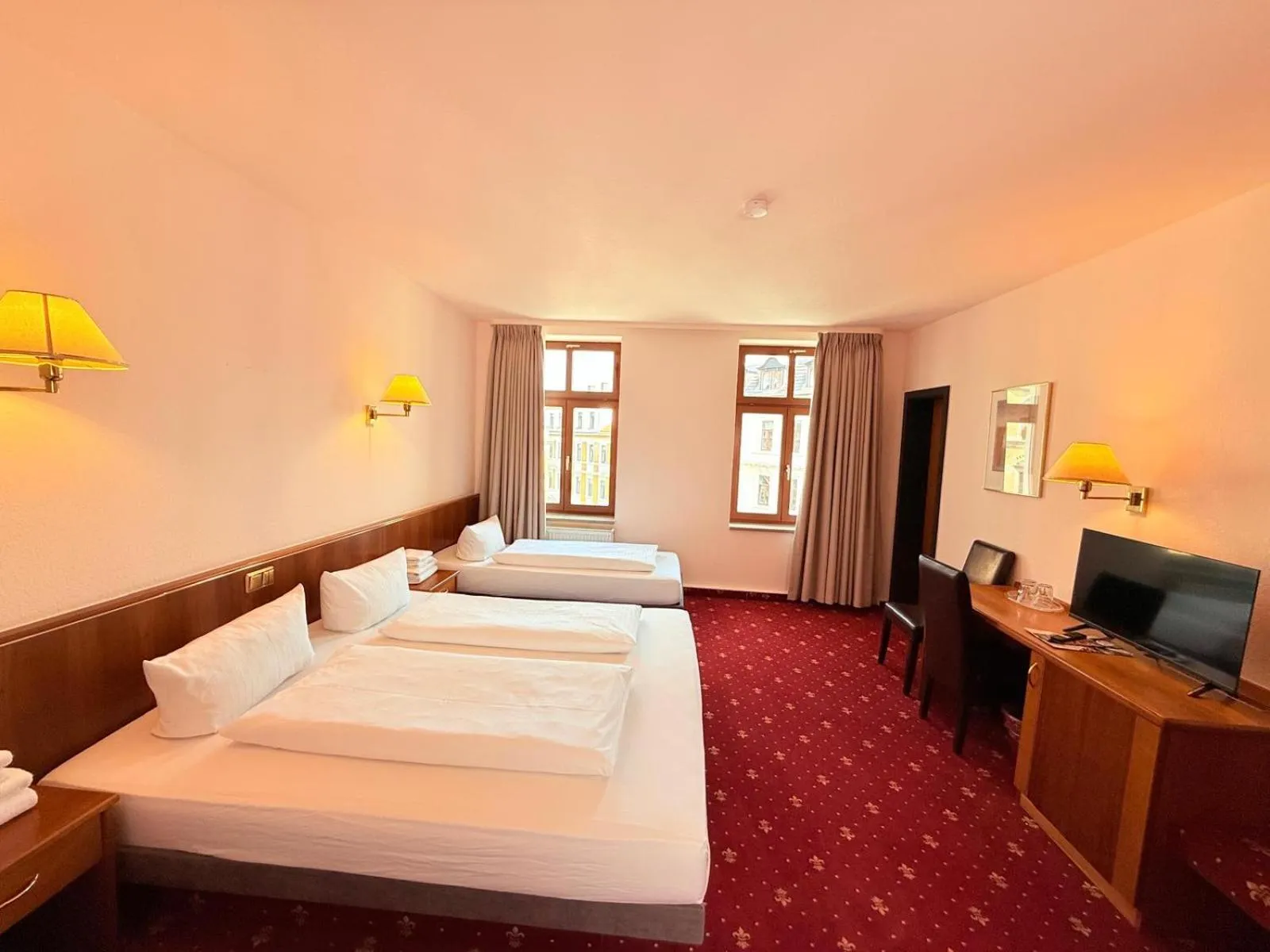 Bedroom, Bed in Hotel Merseburger Hof