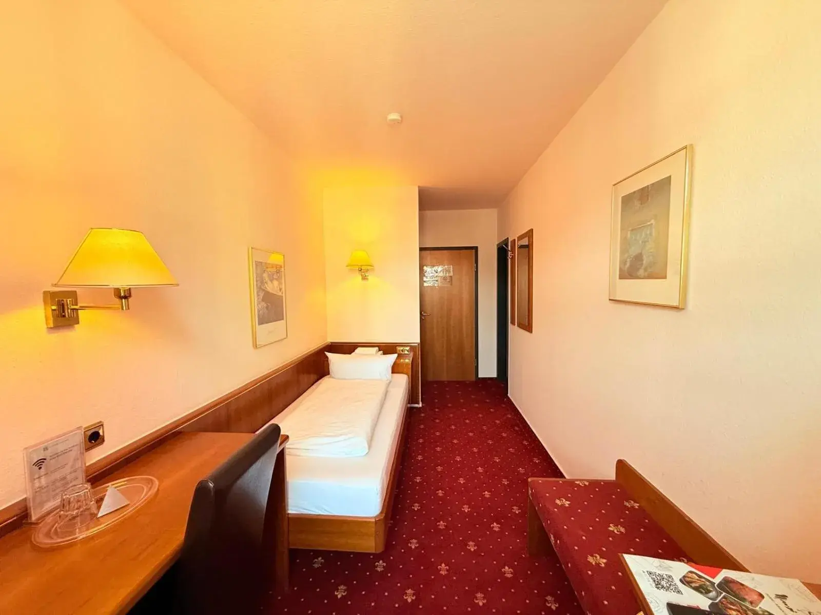 Single Room in Hotel Merseburger Hof Single Room in Hotel Merseburger Hof