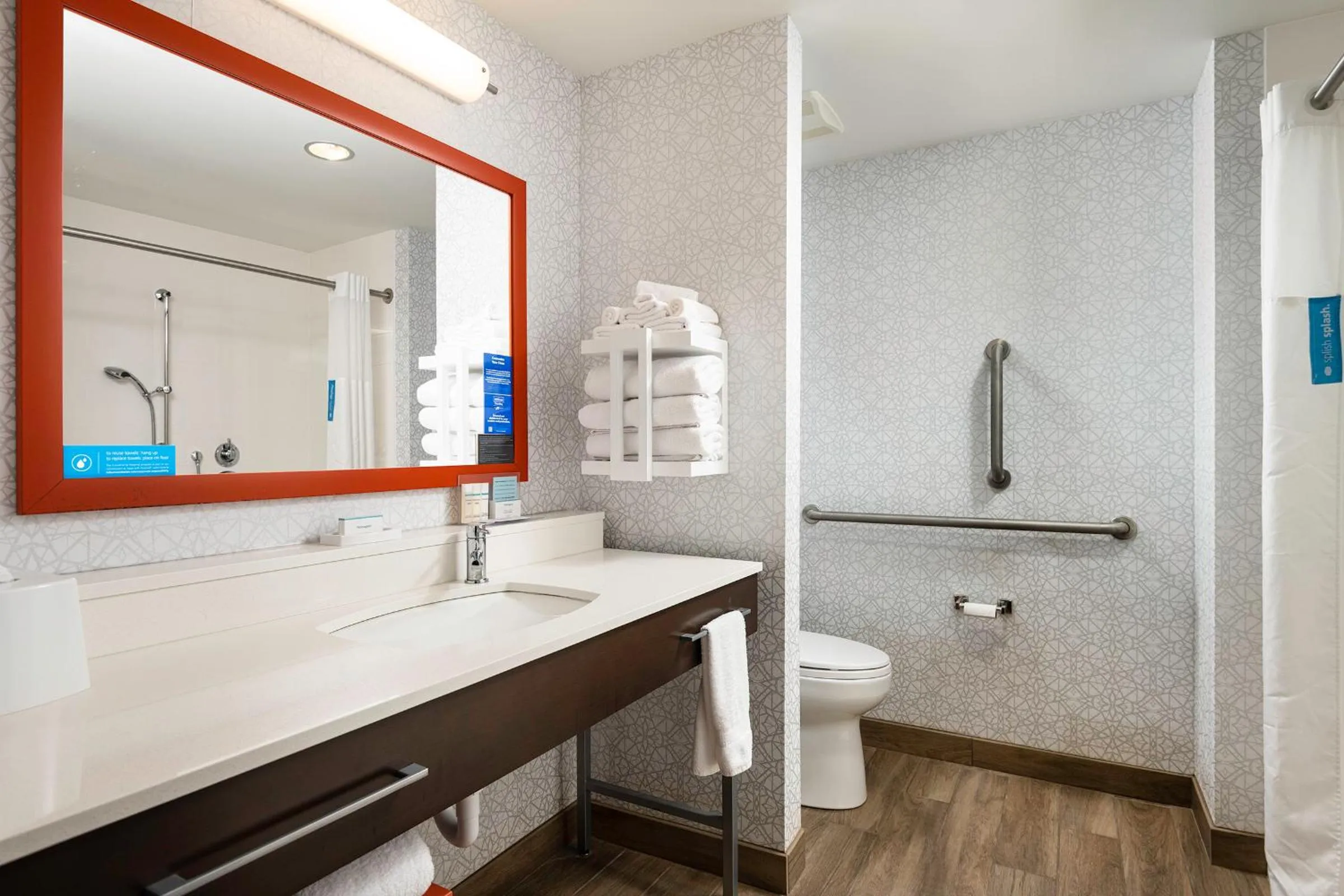 Bathroom in Hampton Inn Buffalo - Amherst