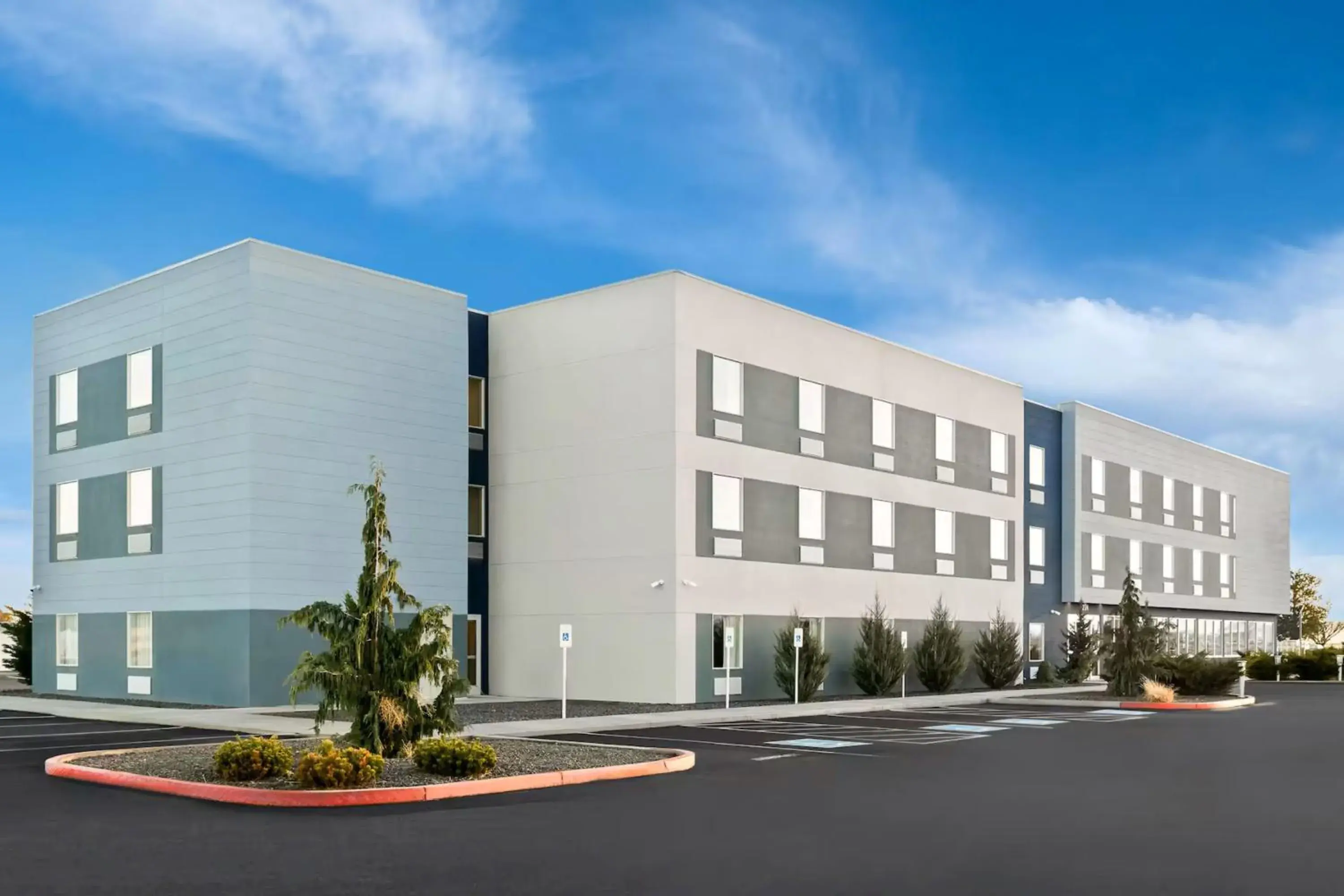 Property building in Holiday Inn Express & Suites George - Quincy South by IHG Property building in Holiday Inn Express & Suites George - Quincy South by IHG
