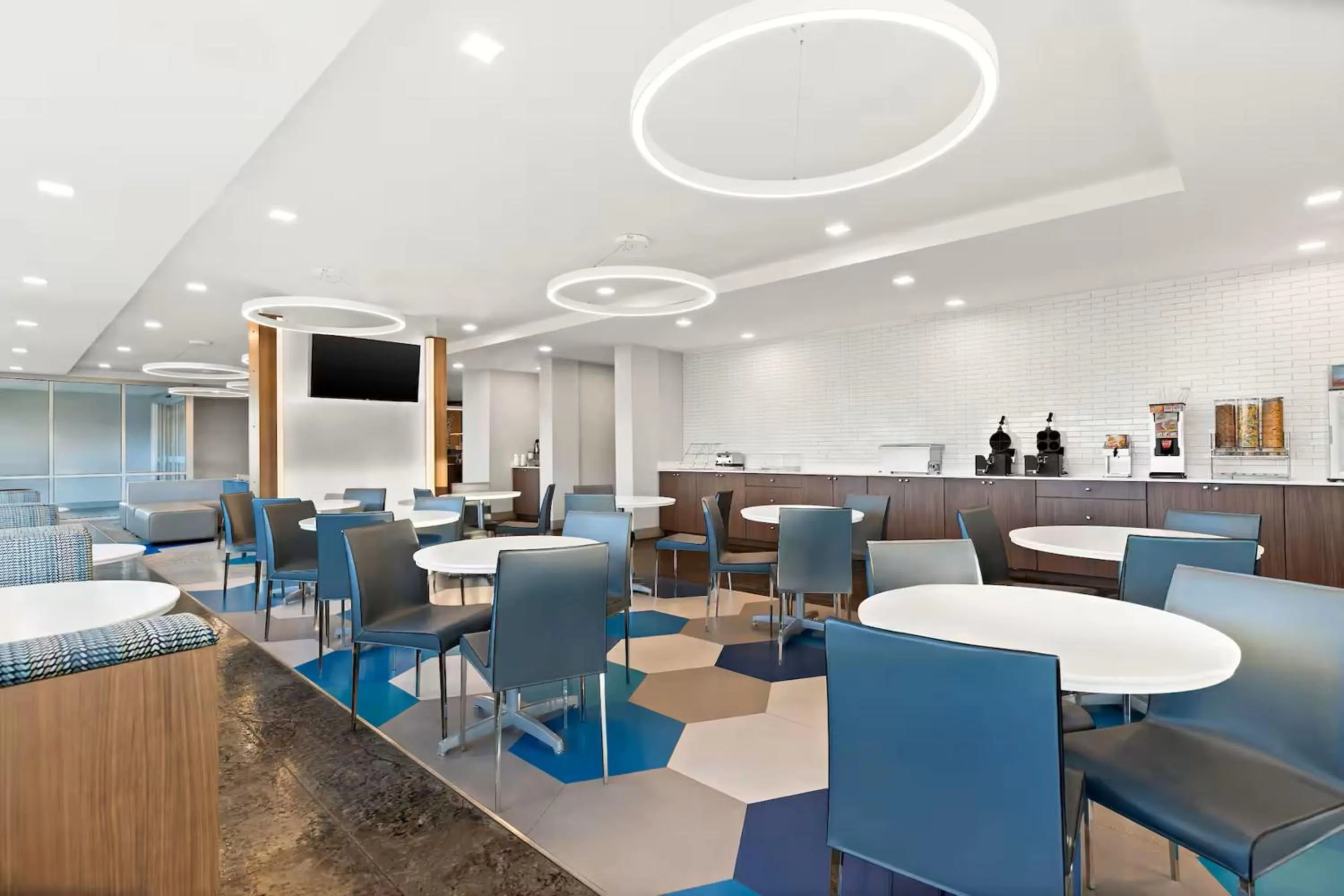 Breakfast in Holiday Inn Express & Suites George - Quincy South by IHG