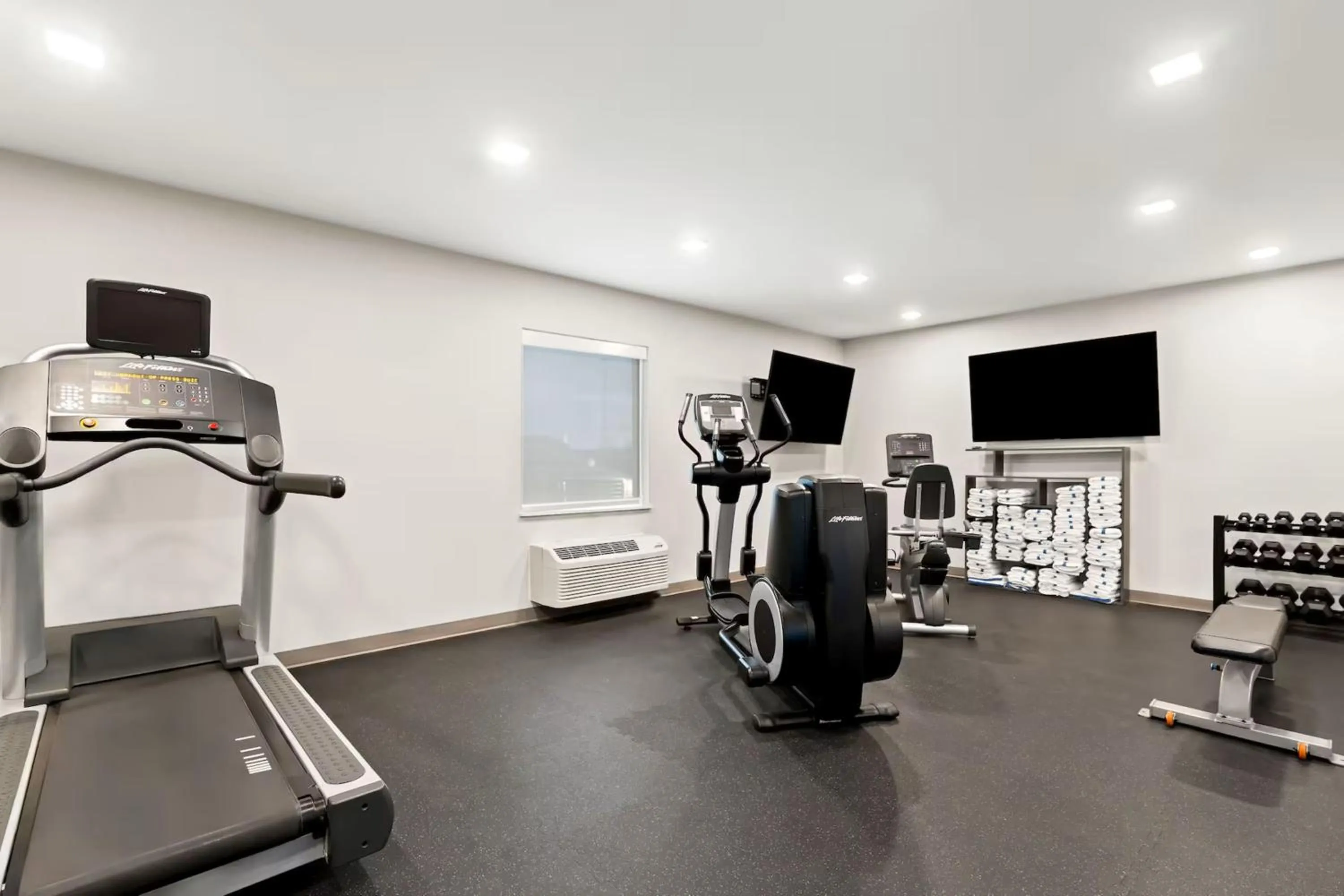 Fitness centre/facilities in Holiday Inn Express & Suites George - Quincy South by IHG