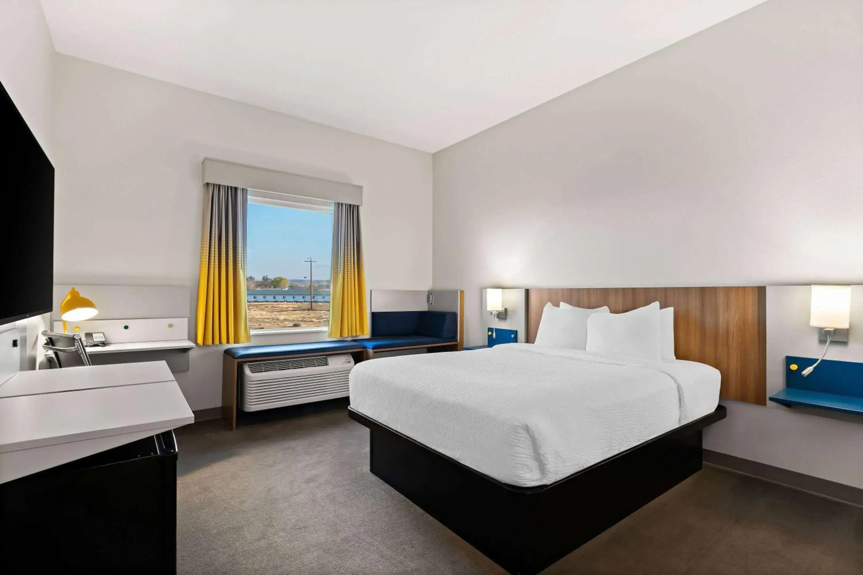 Bed in Holiday Inn Express & Suites George - Quincy South by IHG Bed in Holiday Inn Express & Suites George - Quincy South by IHG