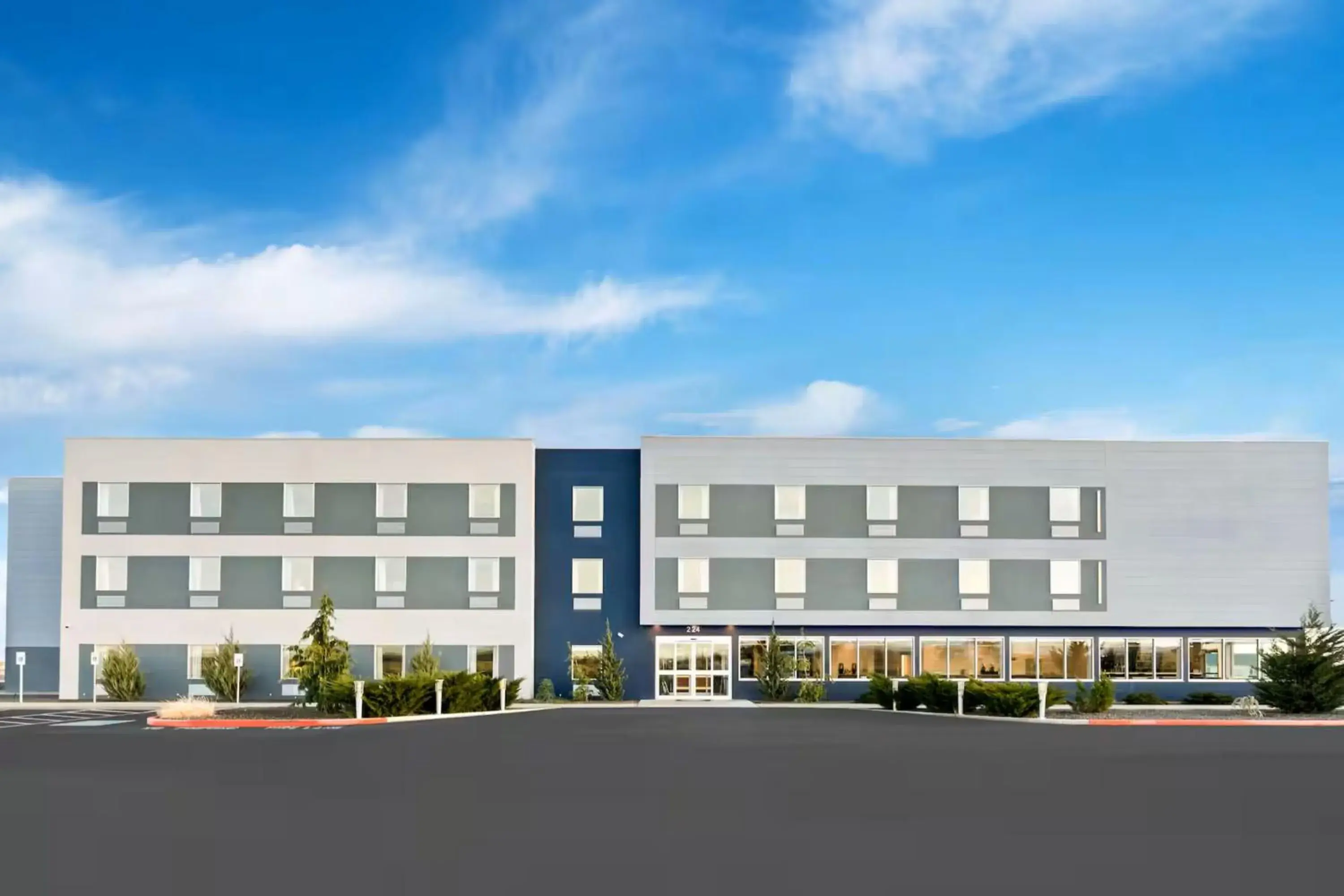 Property building in Holiday Inn Express & Suites George - Quincy South by IHG Property building in Holiday Inn Express & Suites George - Quincy South by IHG
