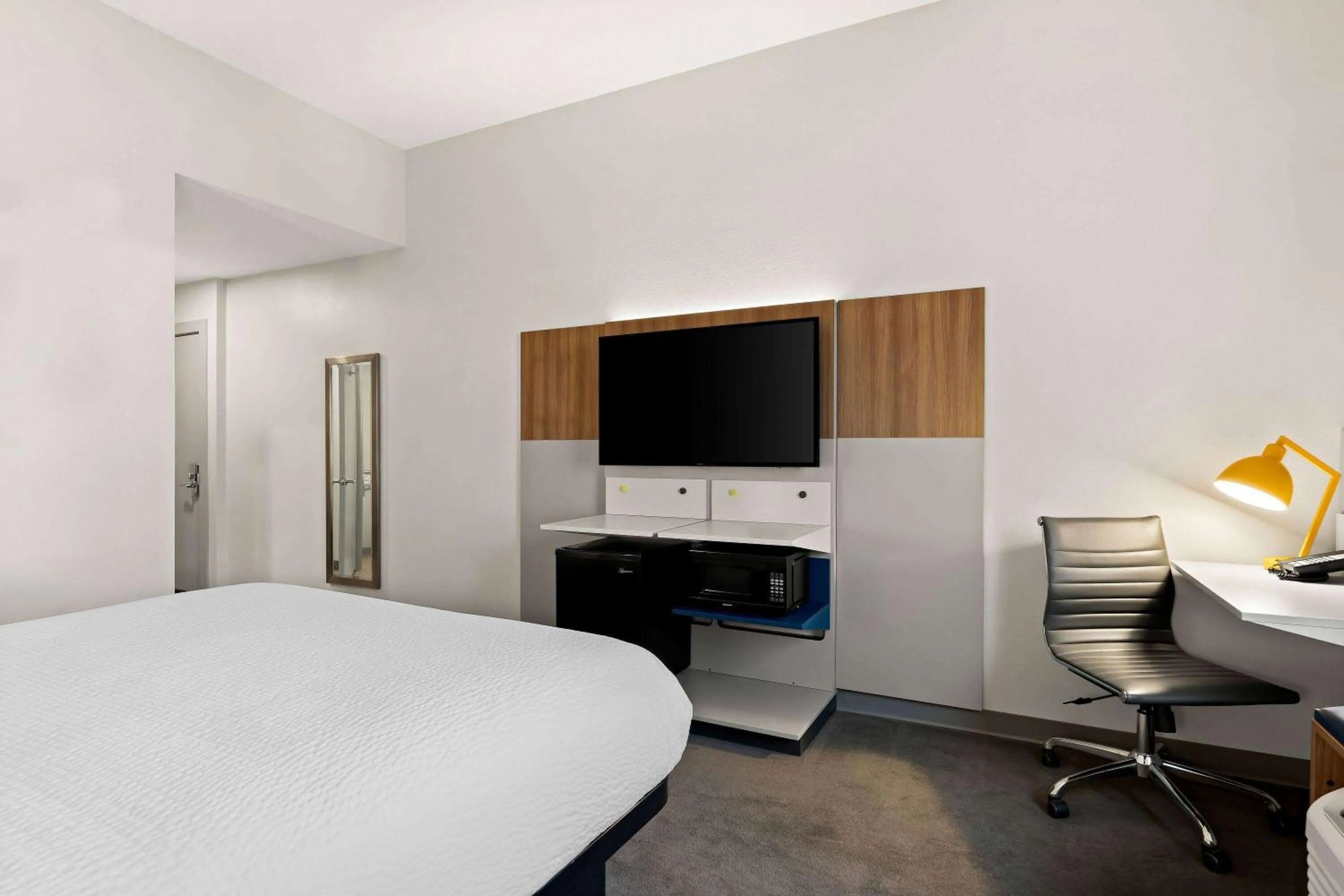 Bed in Holiday Inn Express & Suites George - Quincy South by IHG