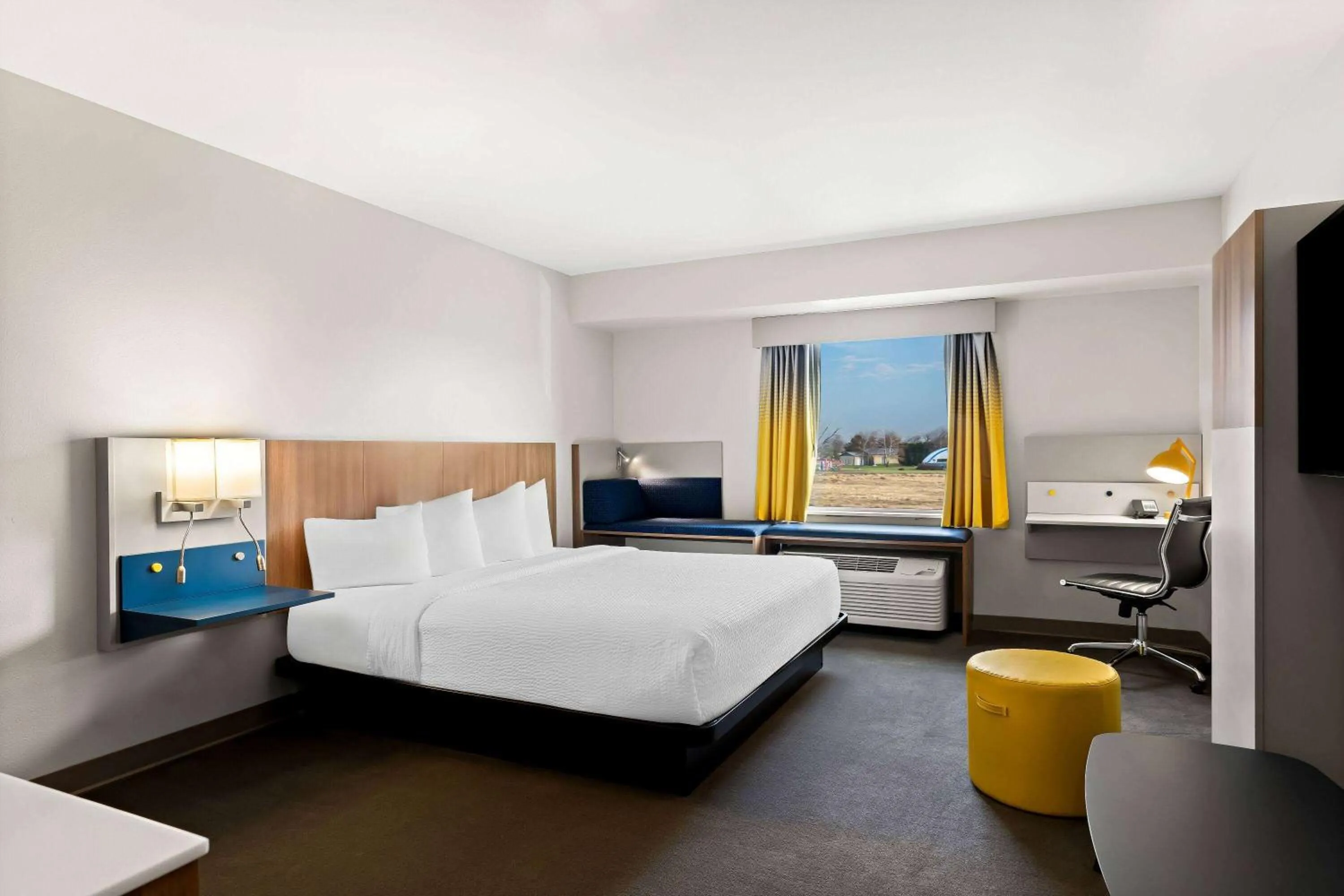 Photo of the whole room, Bed in Holiday Inn Express & Suites George - Quincy South by IHG